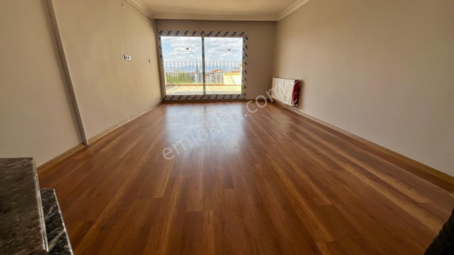 Manisa Kafe Sera Arka Sokakta Satılık Dublex