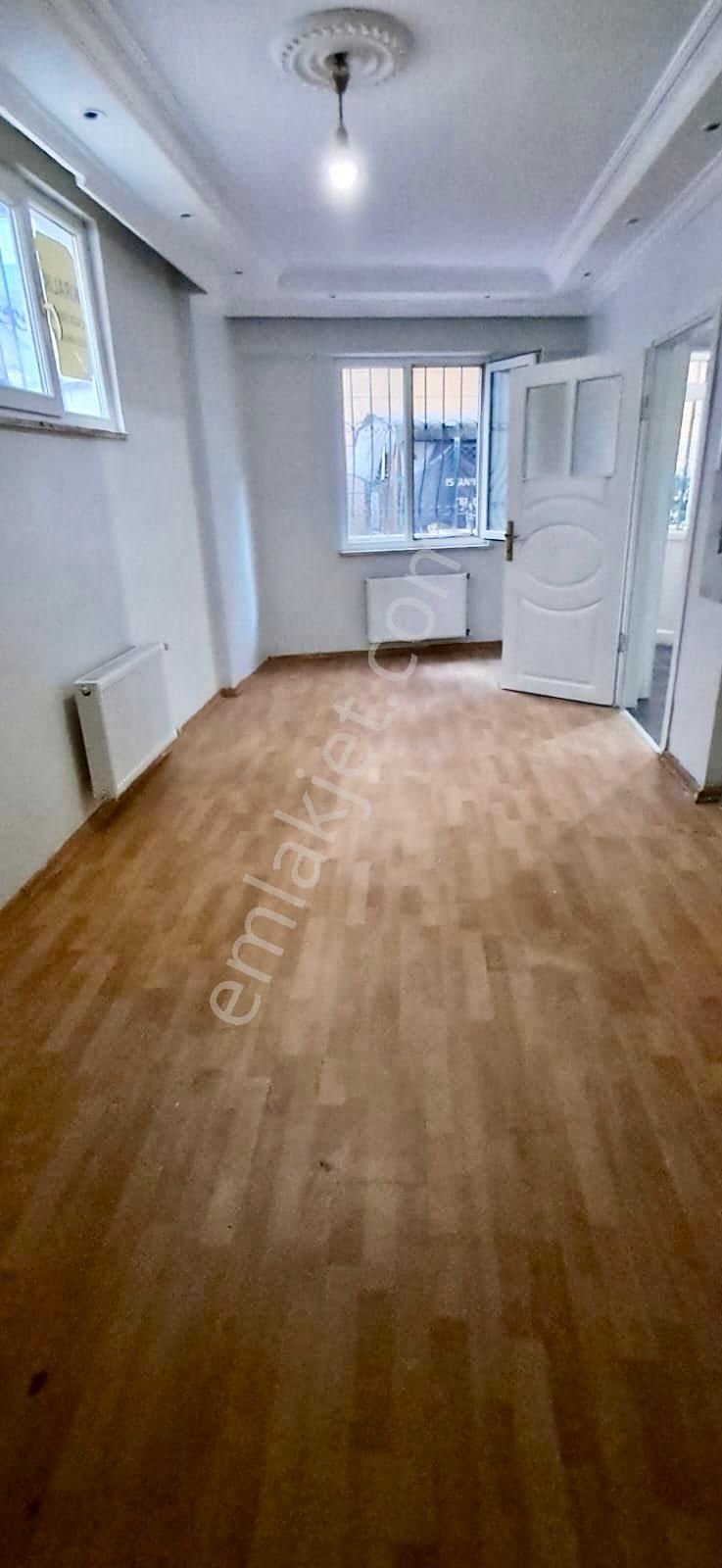 Şükrübey’de Metrobüse 2 Dakika 2+1 Yeni Binada Kiralık Bahçe Katı