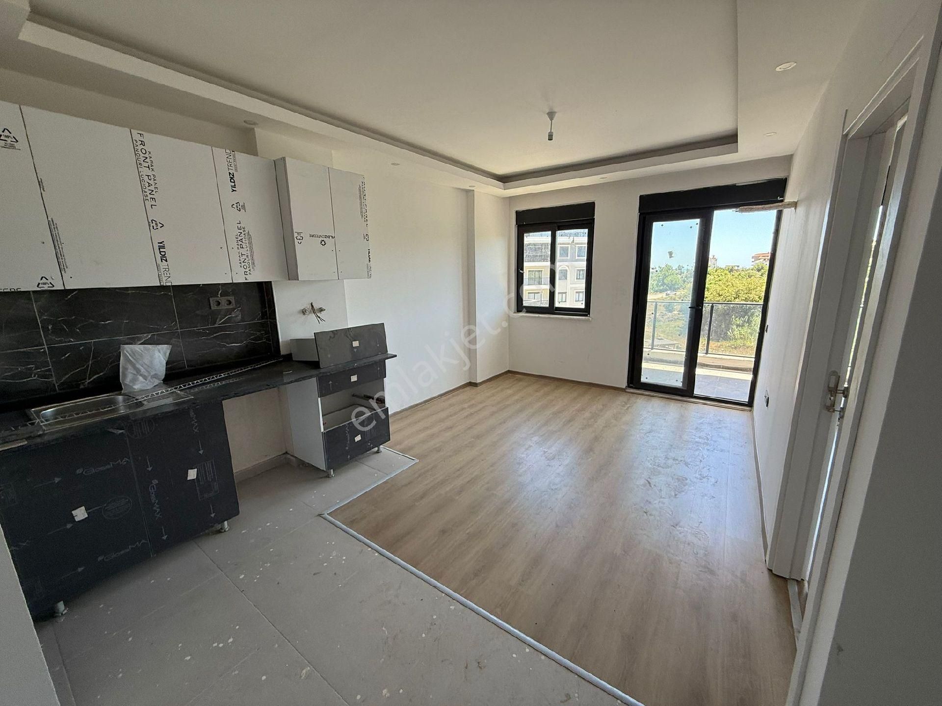 Alanya Cıplaklı Mahallesı Havuzlu Yenı Bina 1+1