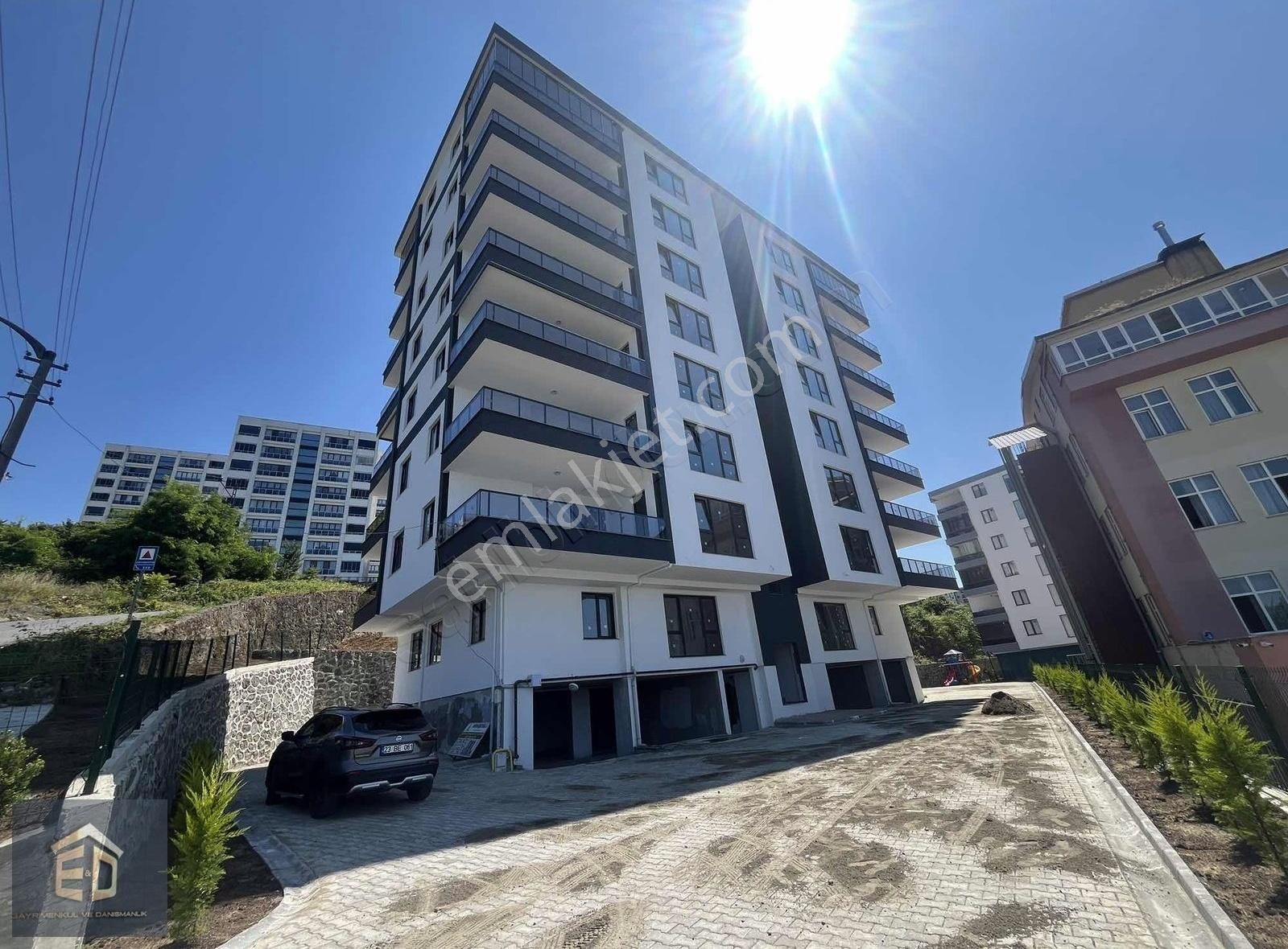 Yalıncak'da Kiralık 3+1 Sıfır Doğalgazlı Deniz Manzaralı Daire