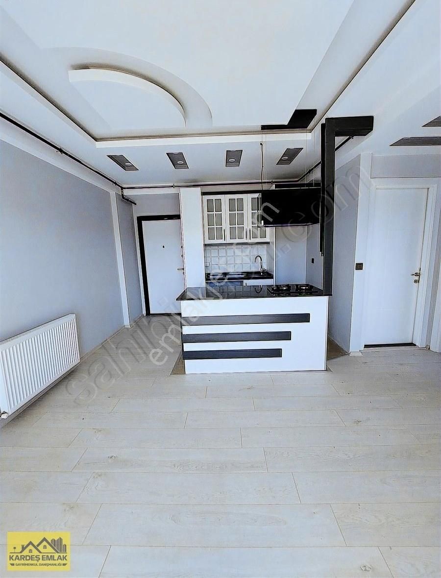 Kardeş Emlaktan *ana Cadde Üzerinde *lüks*satılık*1+1 Daire