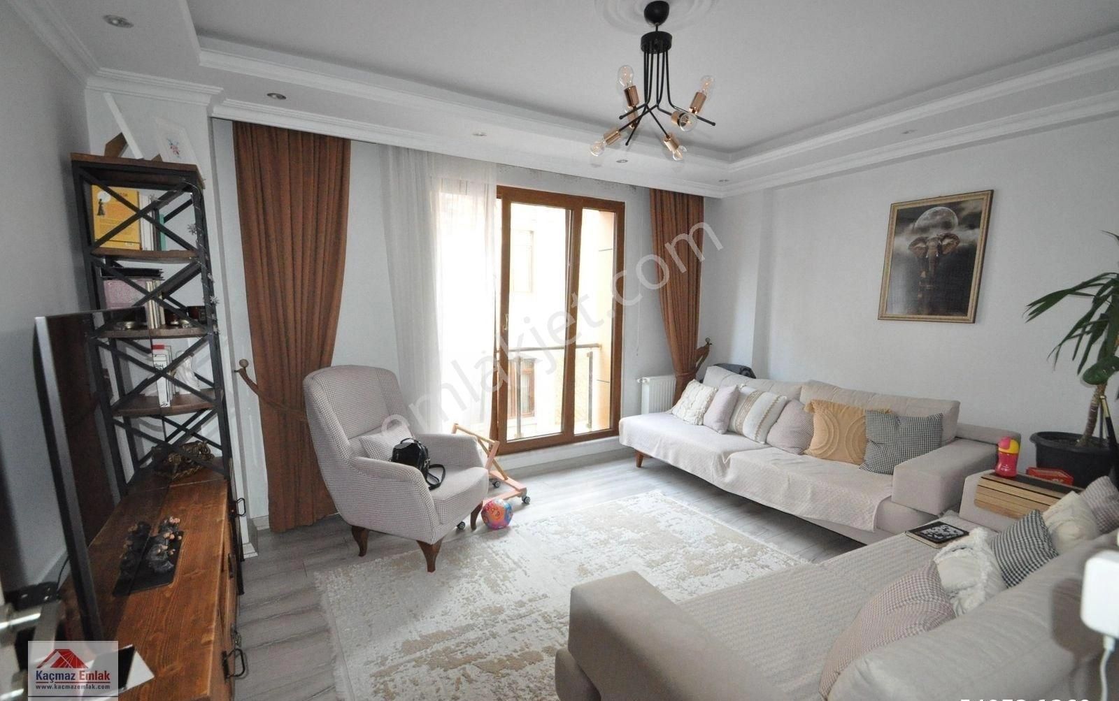 Bayrampaşa Altıntepsi Kaçmazdan Satılık 80m2 Yeni Göbek Daire 9 Yıllık