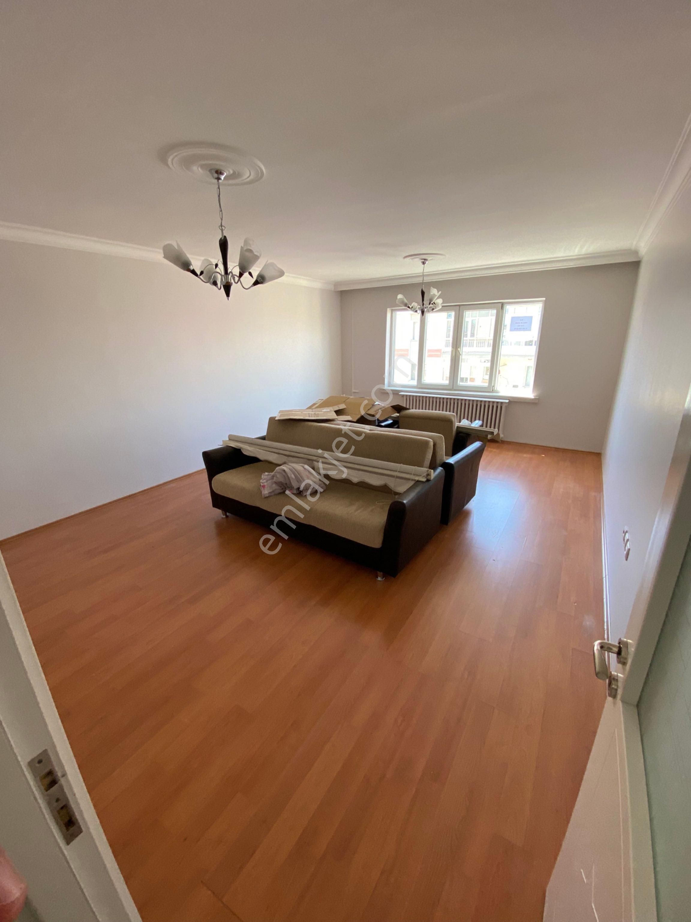 Net Emlaktan Çarşı Merkezinde 3+1 150 M2 Kiralık Daire