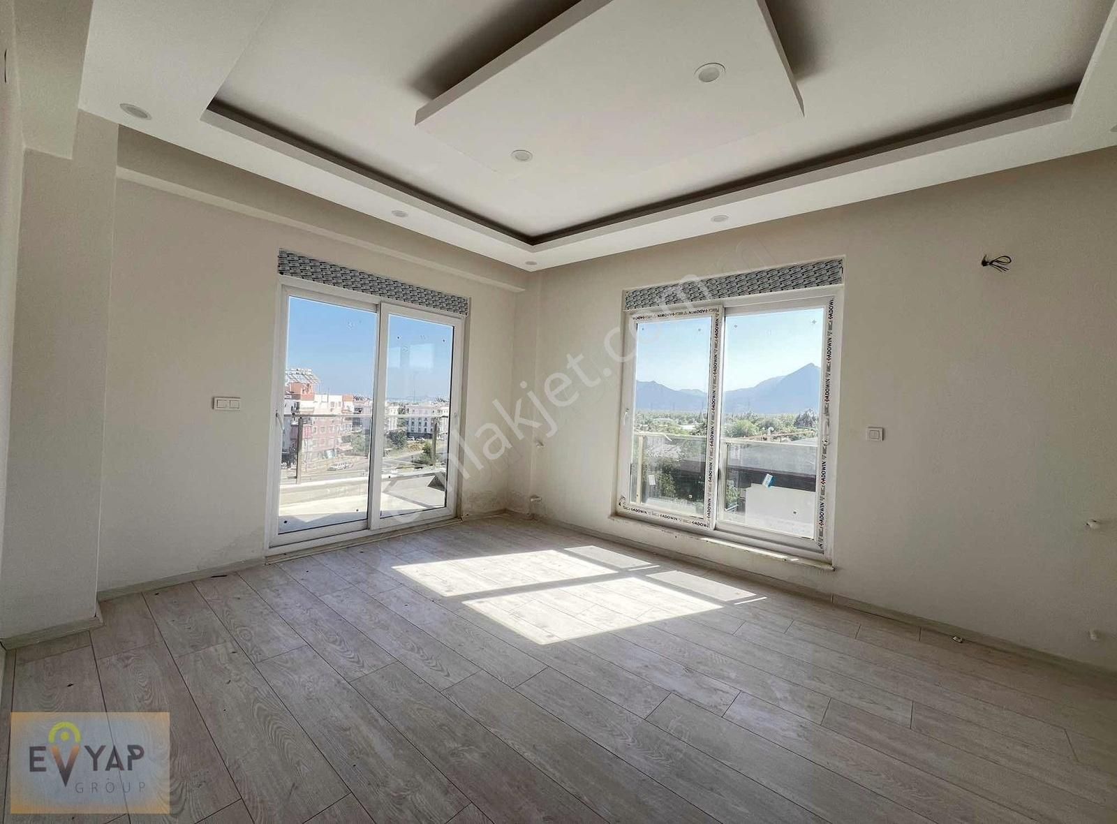 Dağ Ve Deniz Manzaralı Site İçinde 2 +1 Satılık Daire