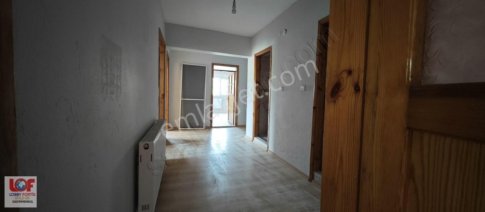 Lobby Fortis'ten Akhan'da Anayol Üstü 3+1 Kiralık Daire