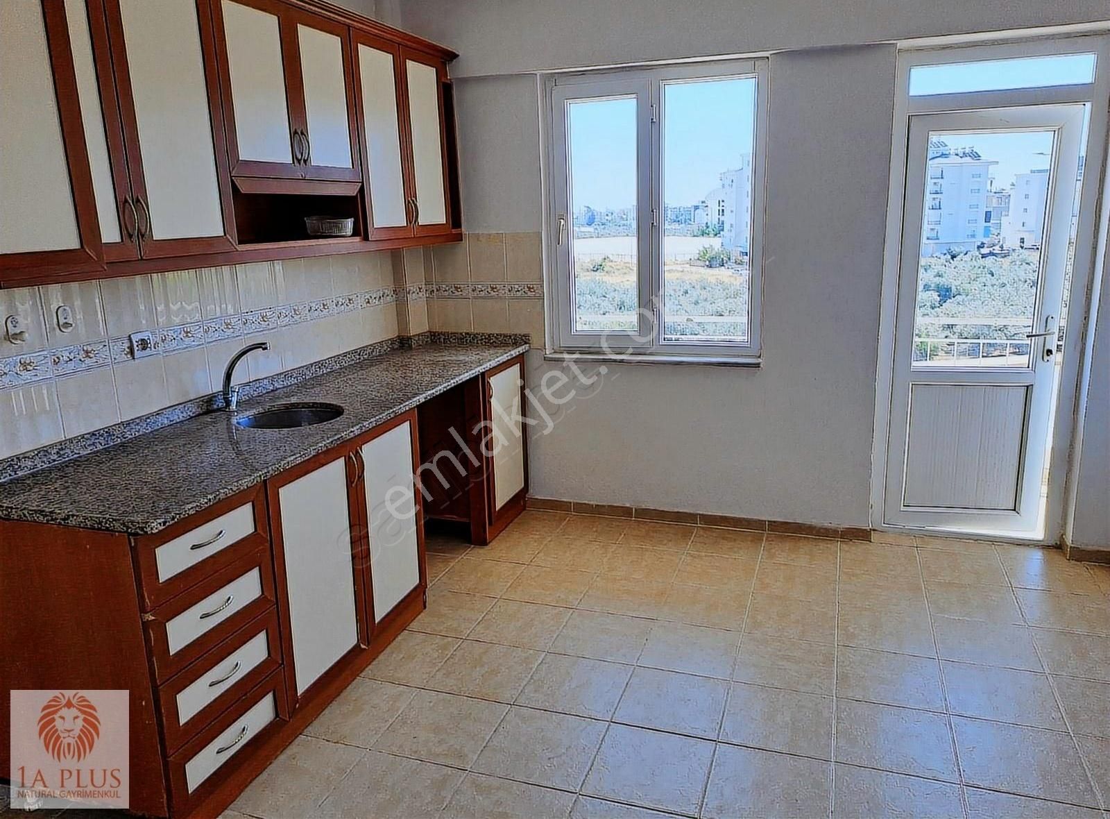 Kepez Aydoğmuşta Tramvaya Yakın 3+1 155m2 Satılık Feniş Daire