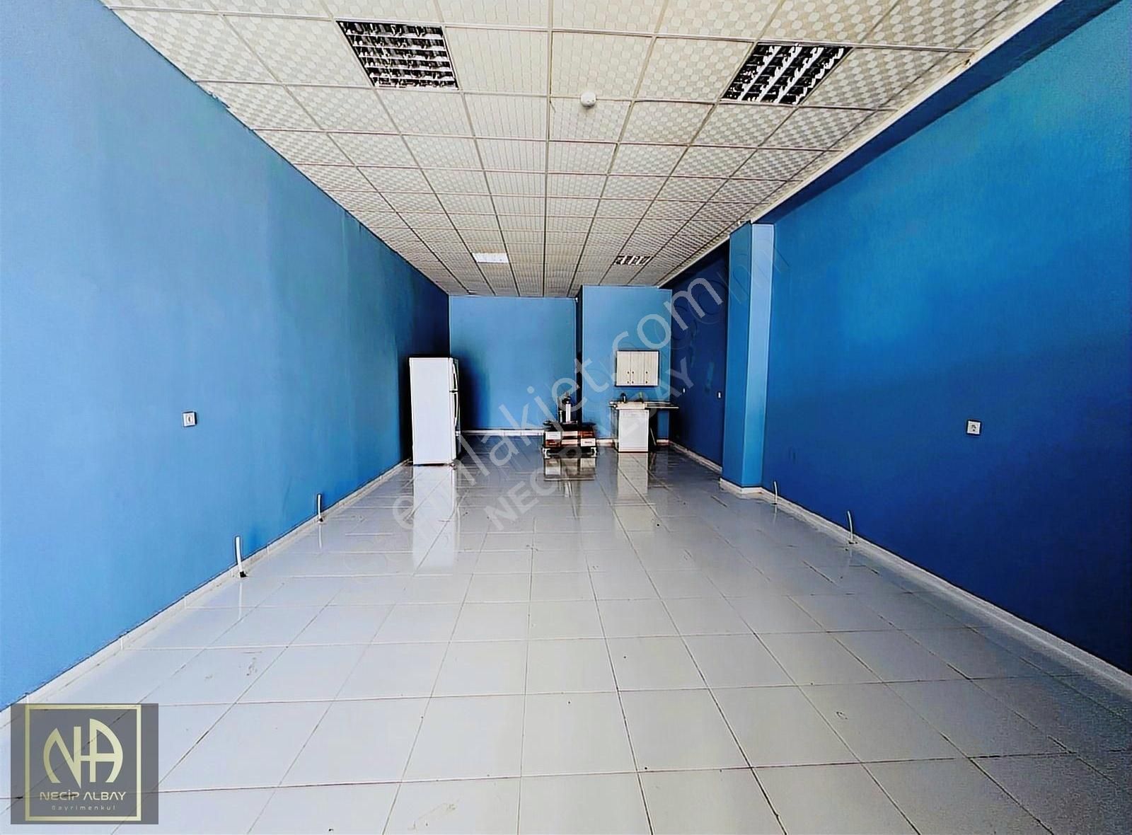 Necip Albay'dan Yakacık Bulvar Üzeri Geniş 100 M2 Satılık Dükkan