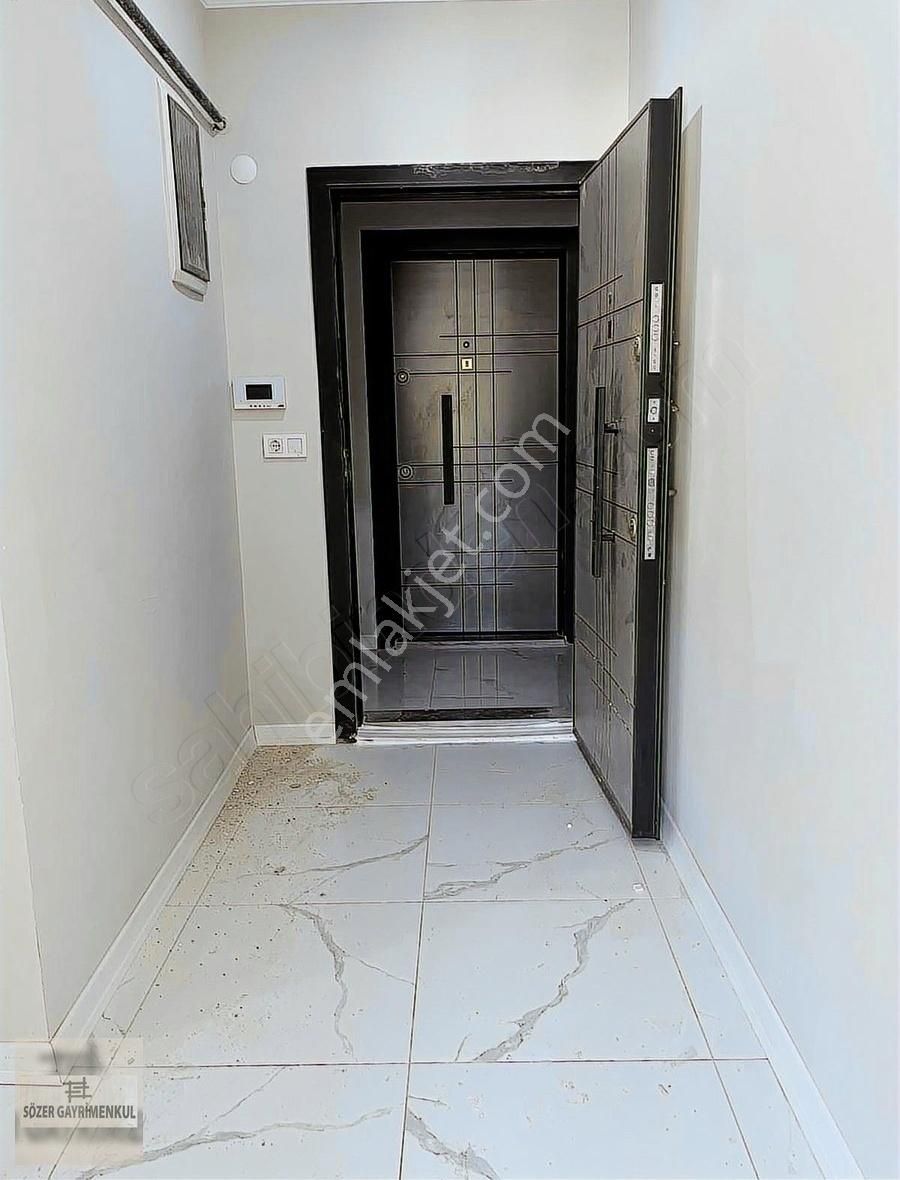 Hadımköy Merkezde Oturuma Hazır Cadde Cepheli Ferah 2+1 Daire