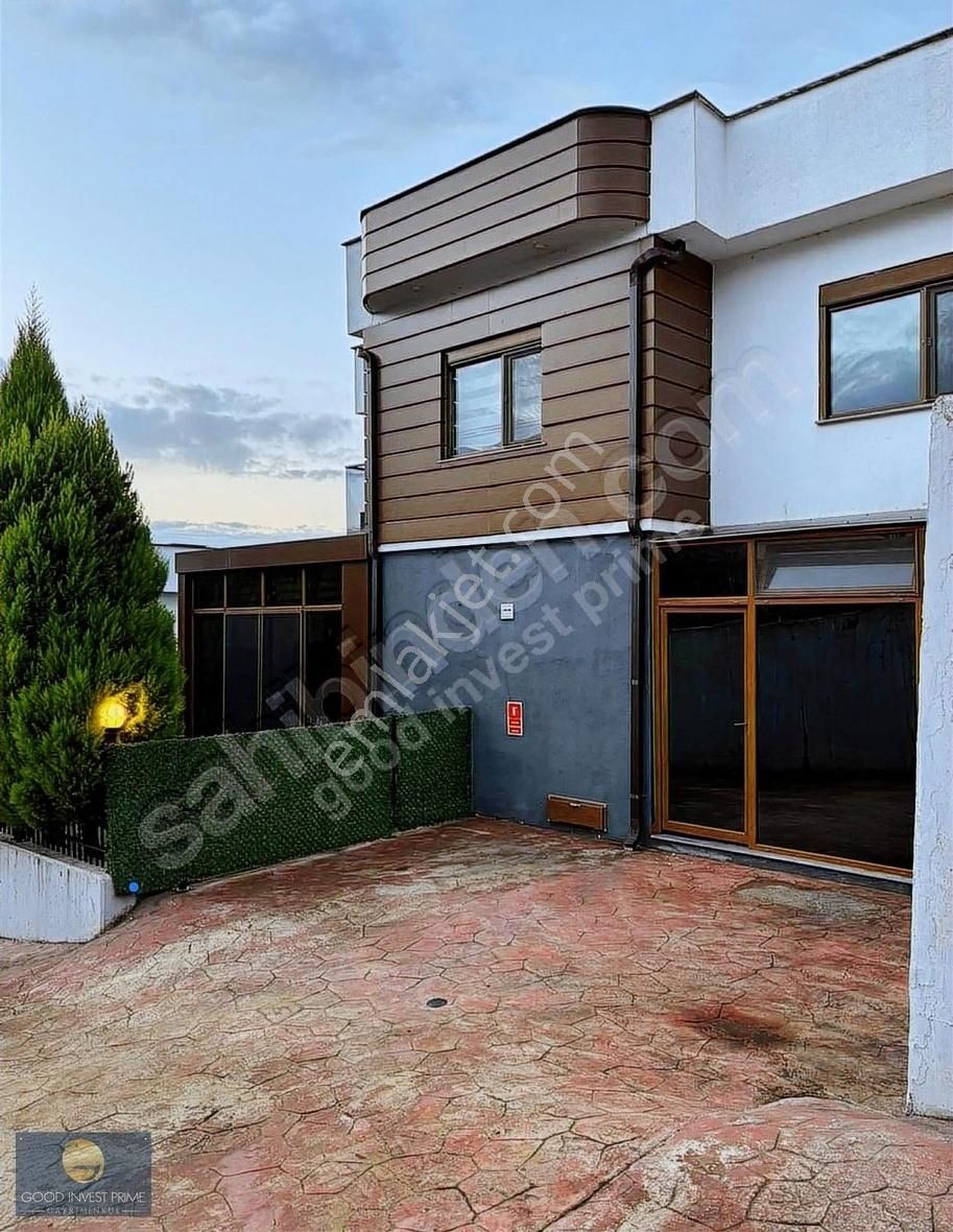 Bahçecikte Site İçerisinde Müstakil Havuzlu Villa