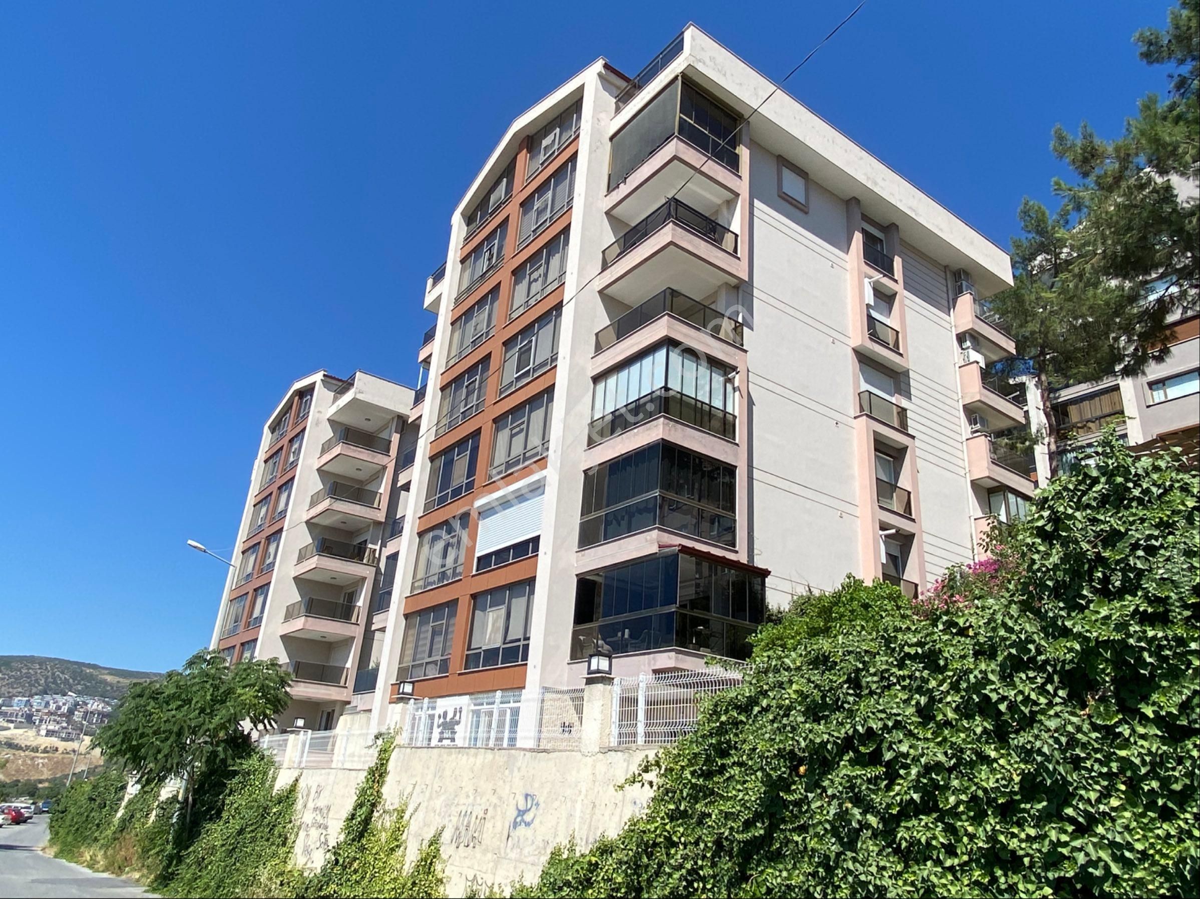 Kuşadası’da Merkezde Full+full Eşyalı Deniz Manzaralı Lüks Çatı Dubleks