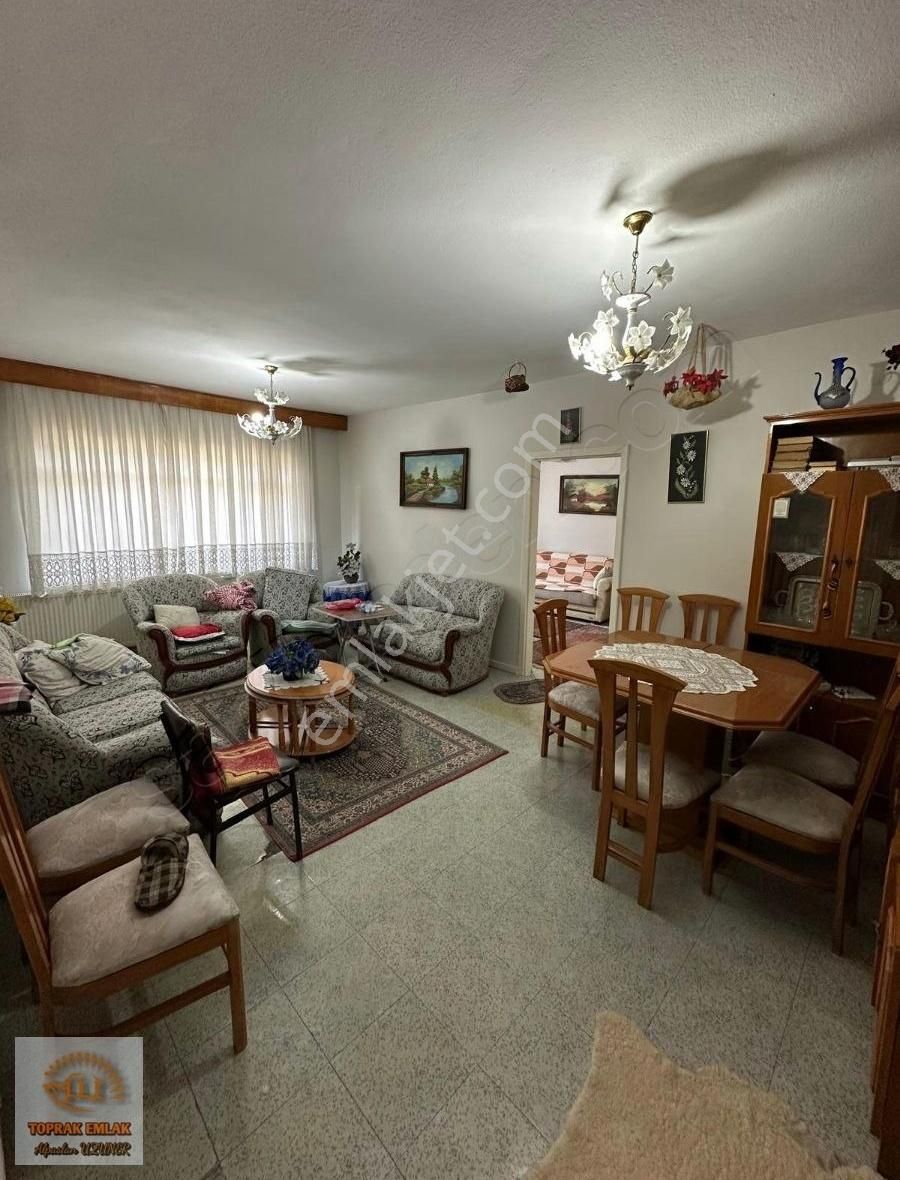 Polatlı İnönü Caddesınde Ara Kat Eşyalı Satılık Daire