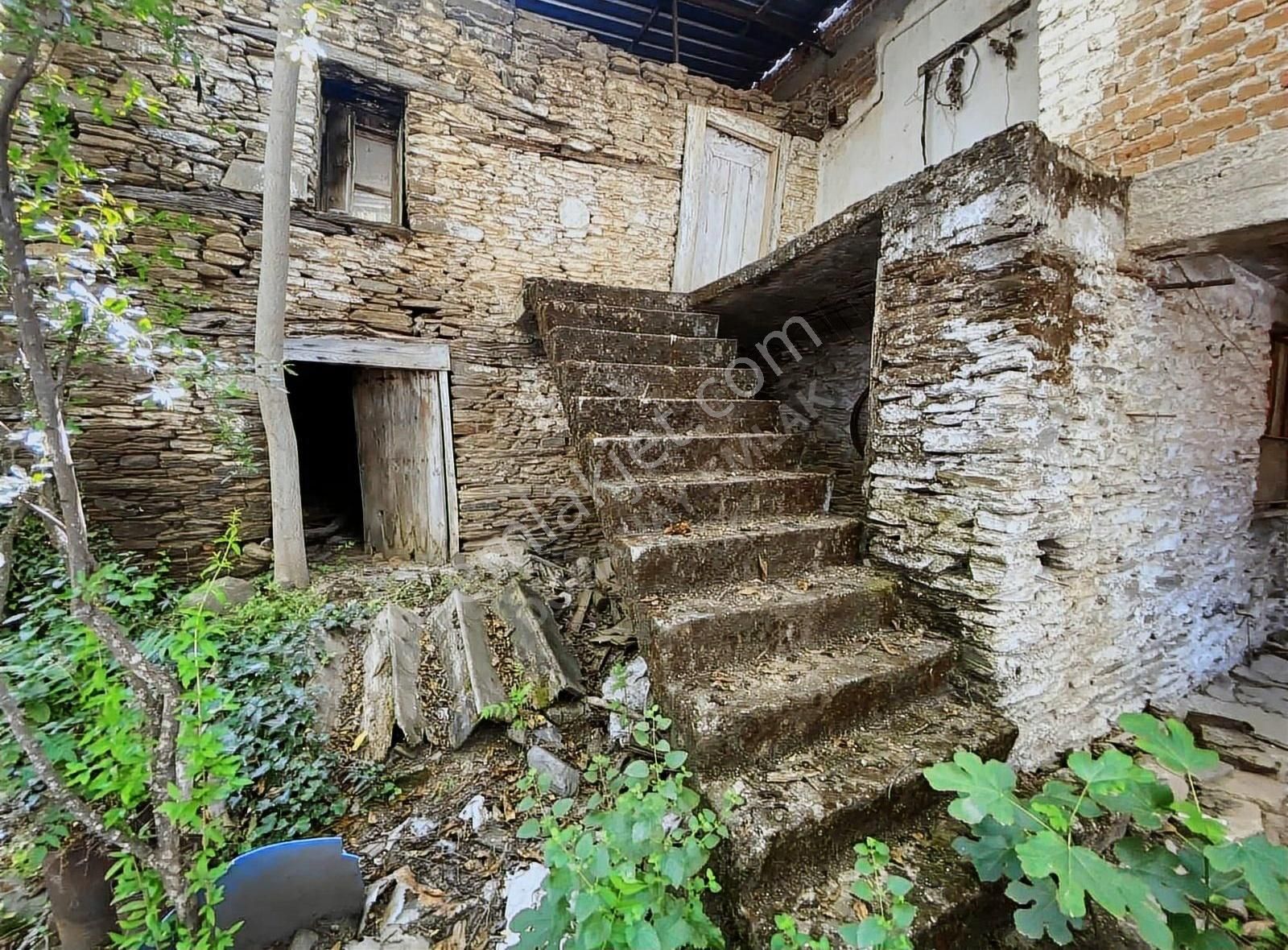 Doğanay Emlaktan İzmir Tire Kaplan Da Villa Yapımına Uygun Ev