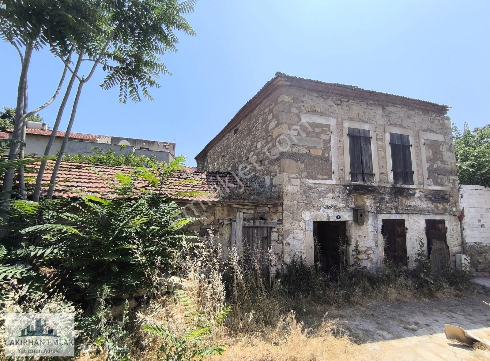 Yenifoça Yat Limanı Mevki Satılık Kargır Ev
