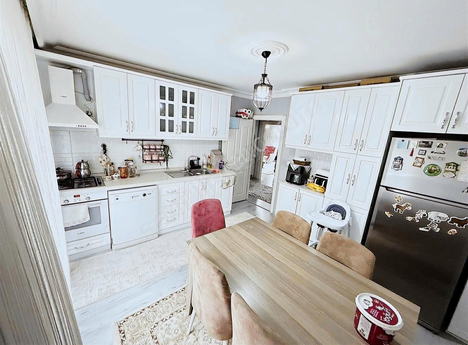 Şehir Manzaralı Okul Caddesine Yakın 3+1 120m2 Ara Kat Daire