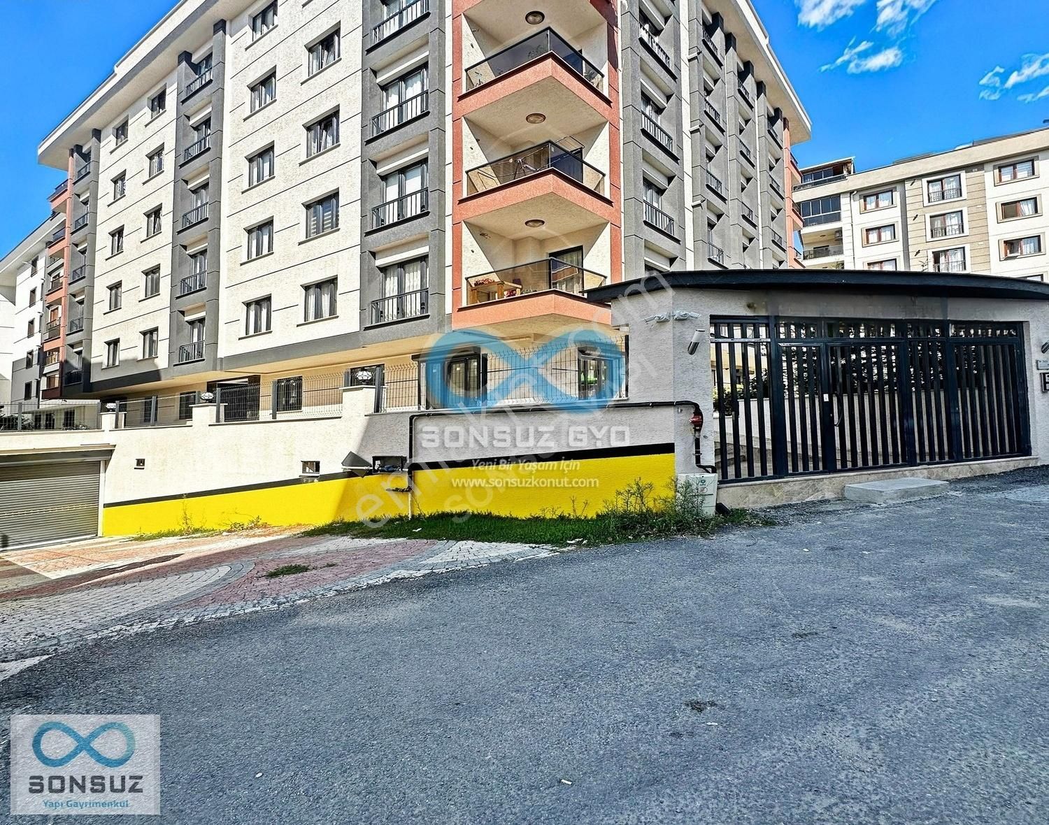 Sonsuz'dan Butik Site İçerisinde Kısa Katlı Manzaralı Dubleks