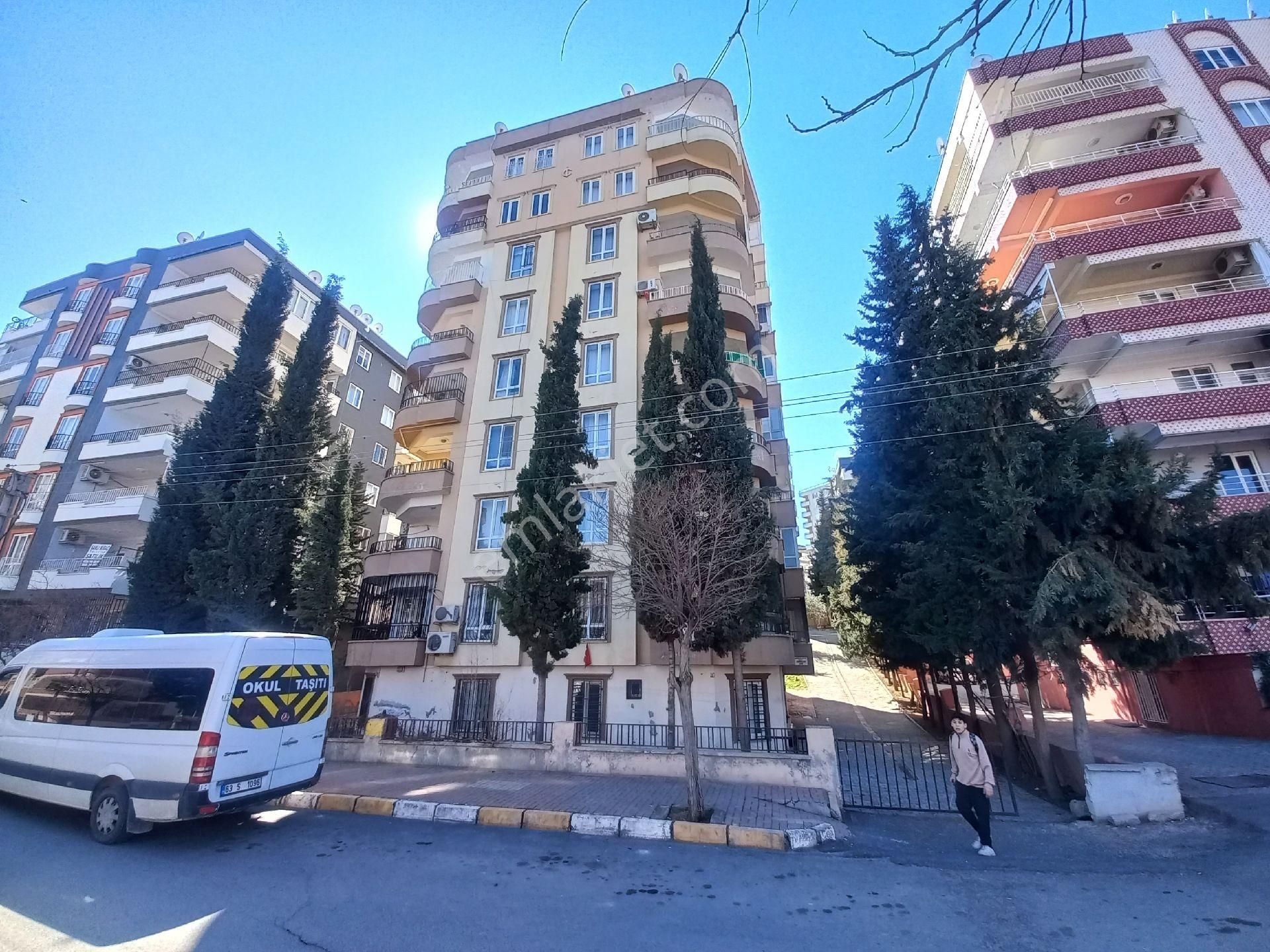 Kültür Emlaktan Karaköprü Karşıyaka'da Otogarın Aşağısında Park Manzaralı Uygun Fiyata 3+1 Arakat