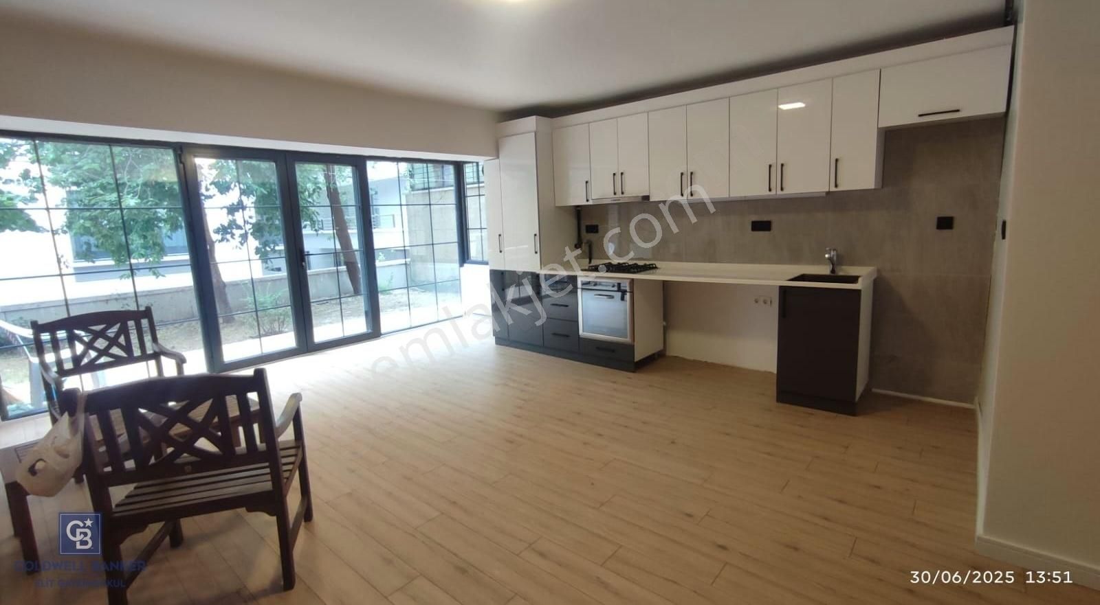Emek Kazakistan Cad. Üzerinde Satılık 1+1 Lüks Daire