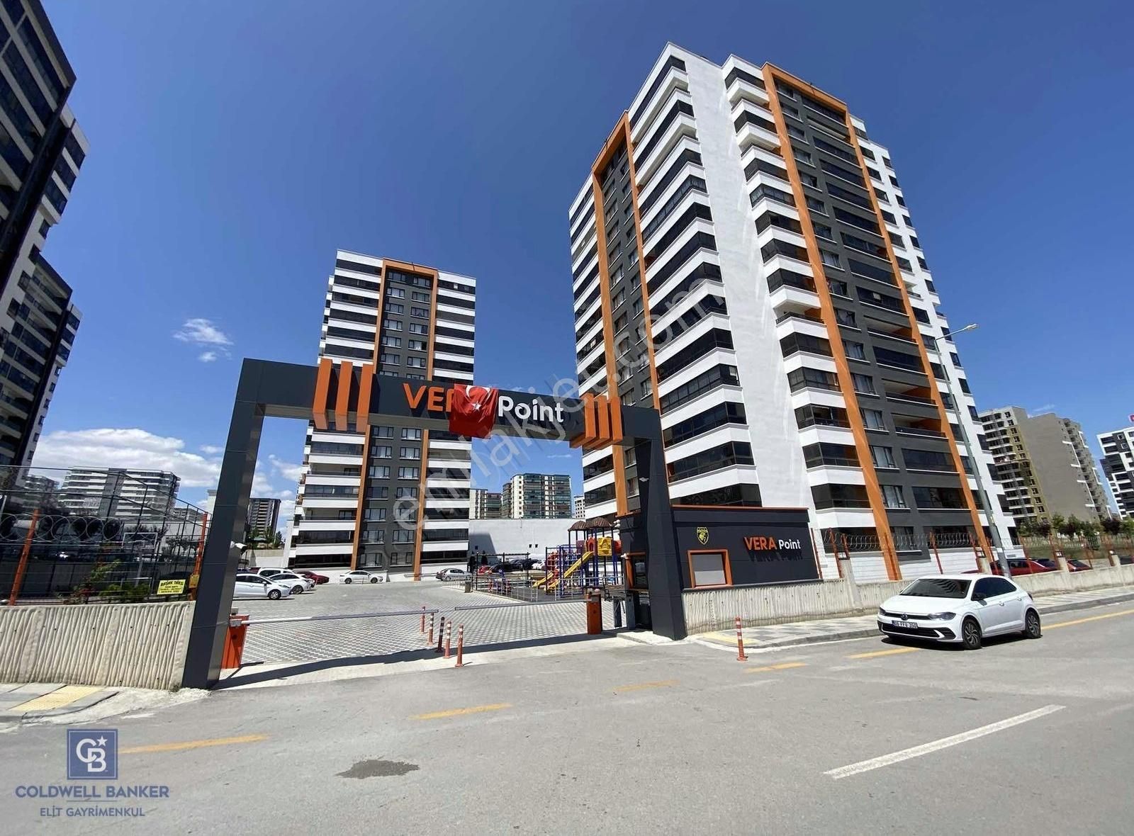 Vera Point Sitesi'nde Satılık 1+1 Daire