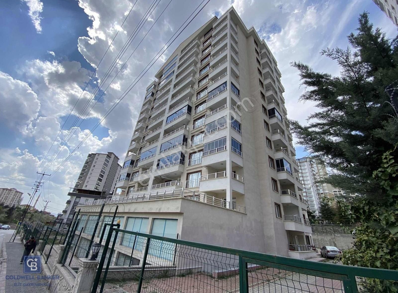 Avcılar Mah./ Akgüvercin Cad. Üzerinde Satılık 4+1 Daire