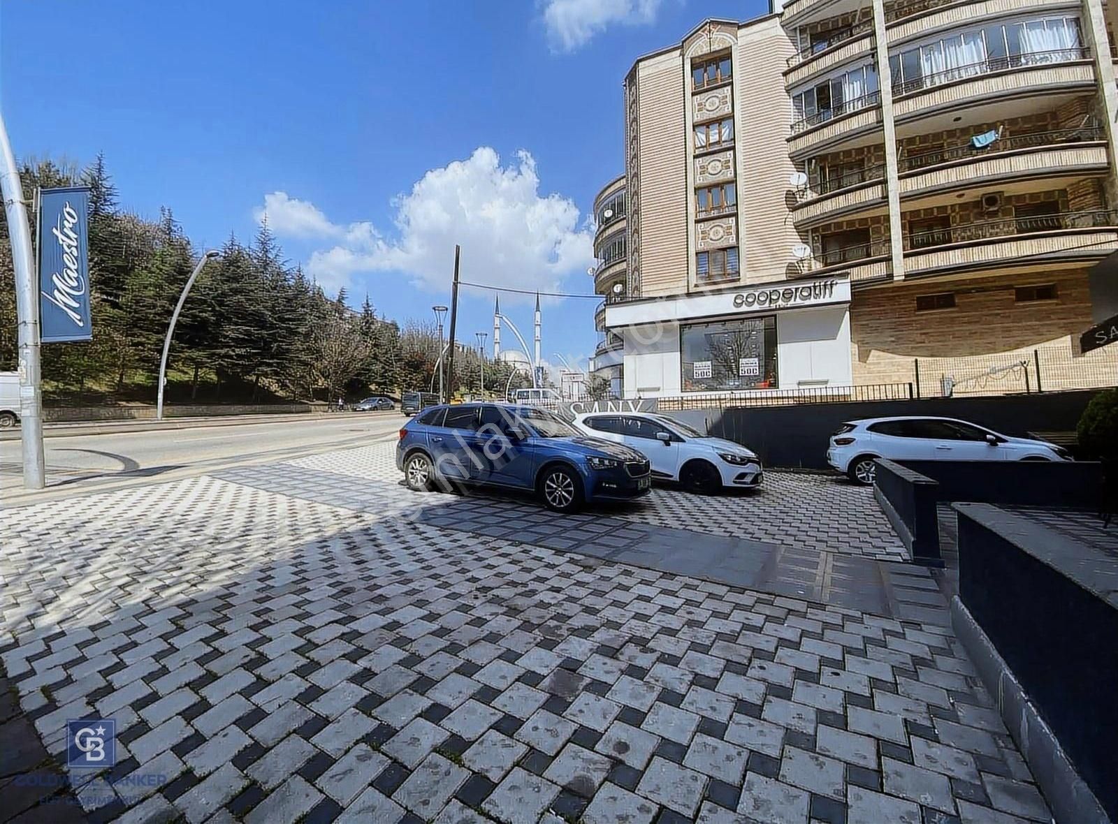 Fatih Caddesi Üzeri Geniş Otoparklı Satılık Dükkan