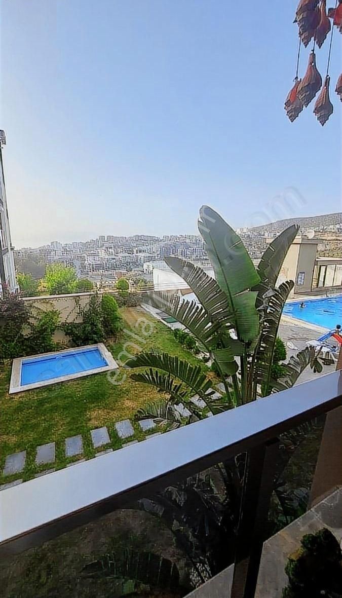 Kuşadası İkiçeşmelikte Havuzlu Sosyal Donatılı Sitede 3+1 Daire.