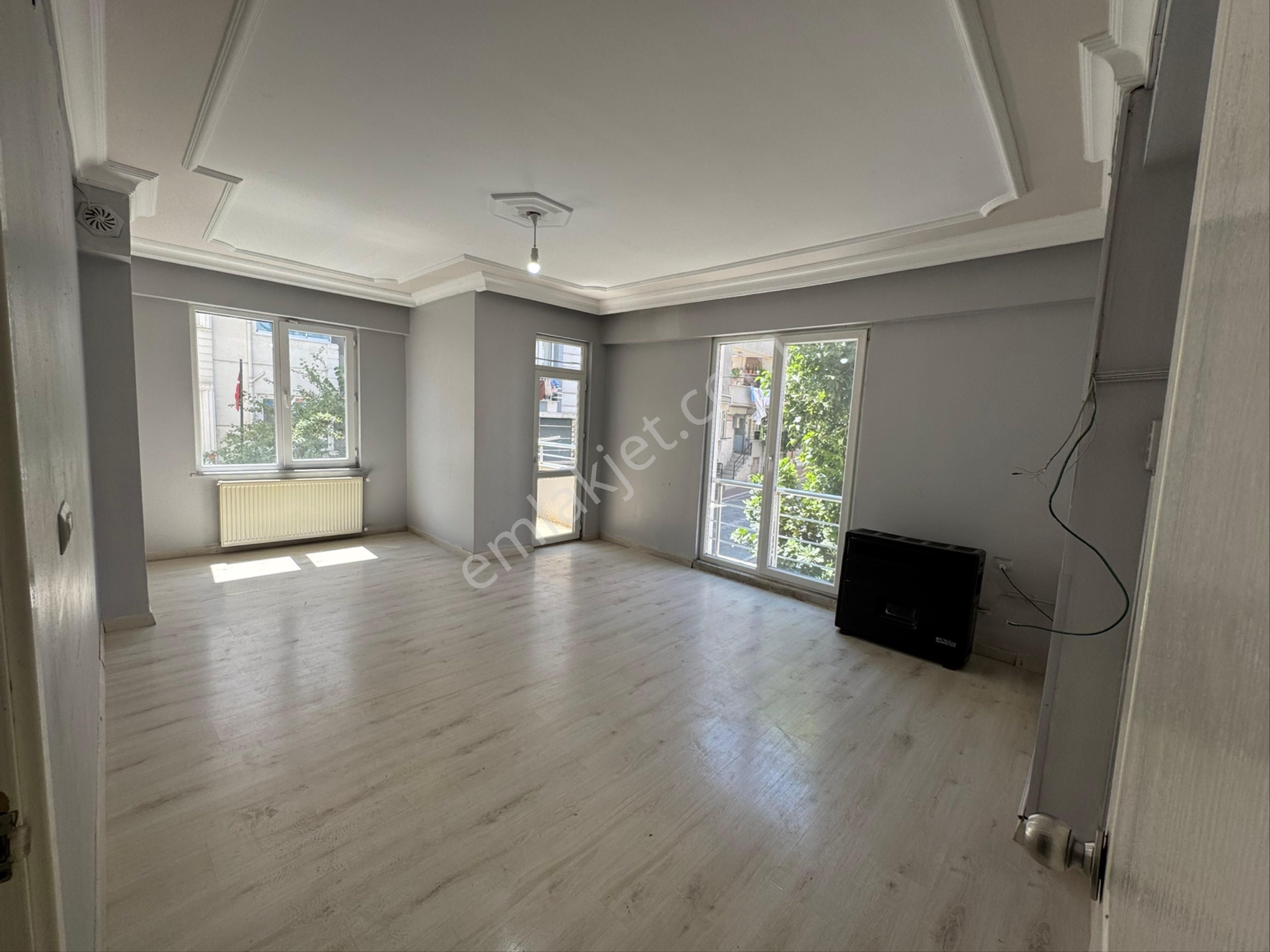 Osmangazi Mah'da 2+1 Arakatı 105 M² Köşebaşı-balkonlu-masrafsız