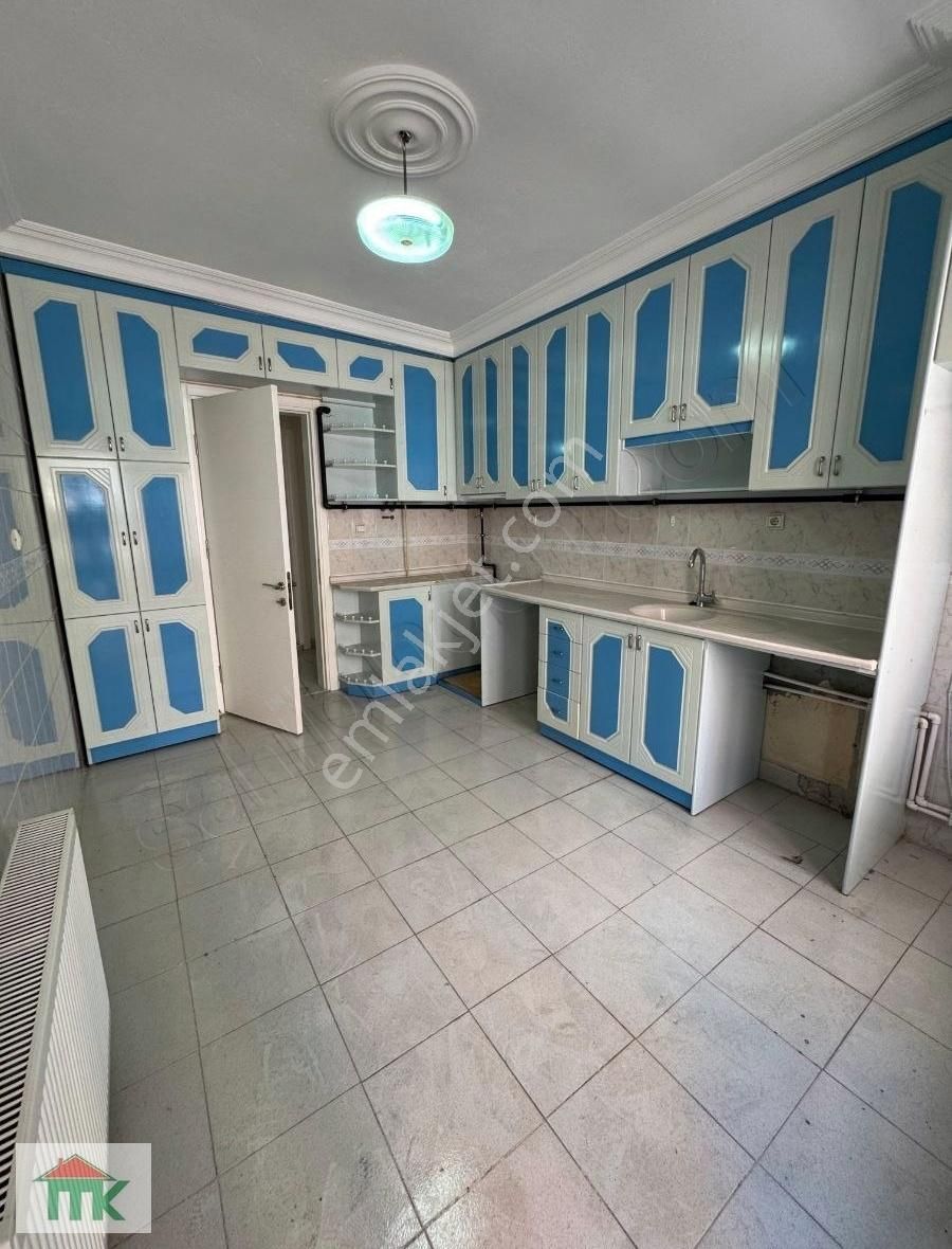 Atatürk Caddesinde 3+1 Kiralık Daire