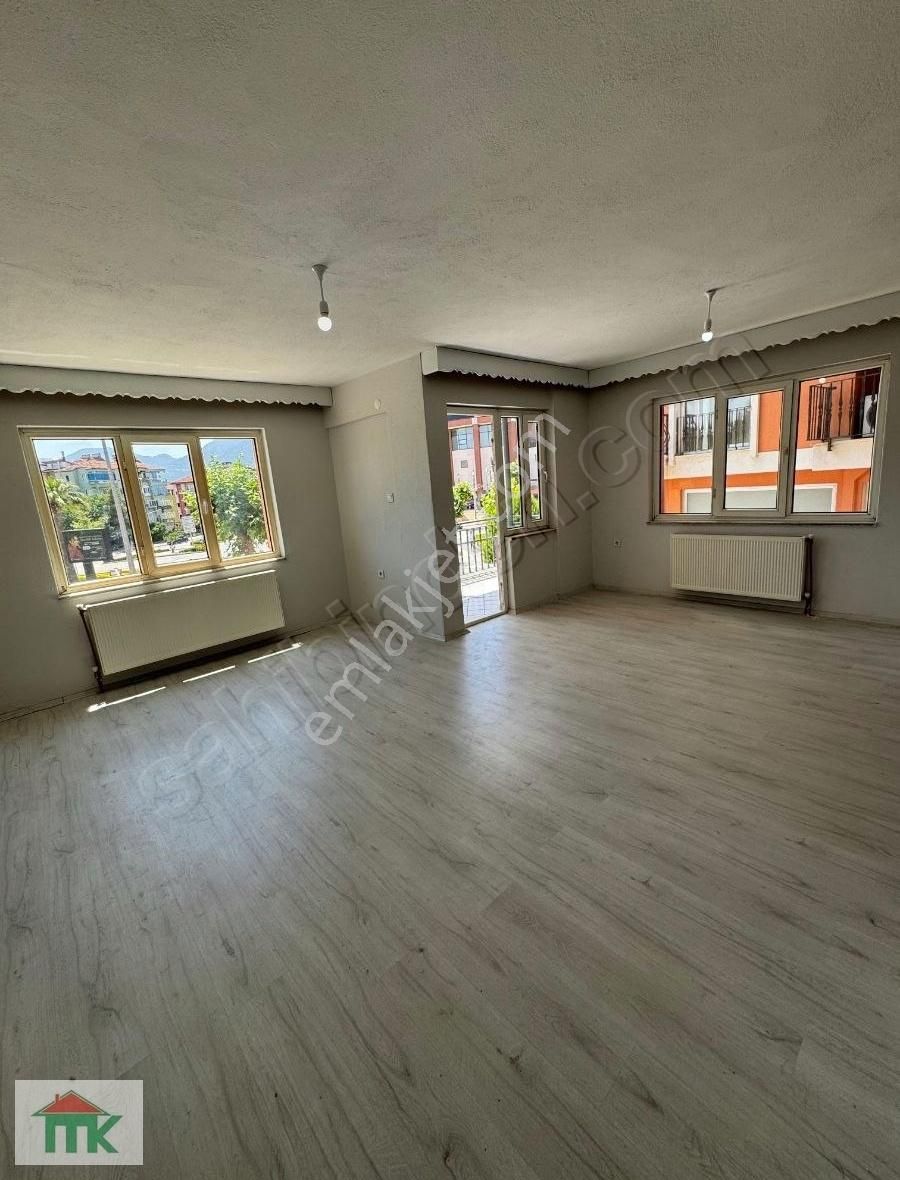 Demokrasi Meydanında Kiralık Ofis İşyeri
