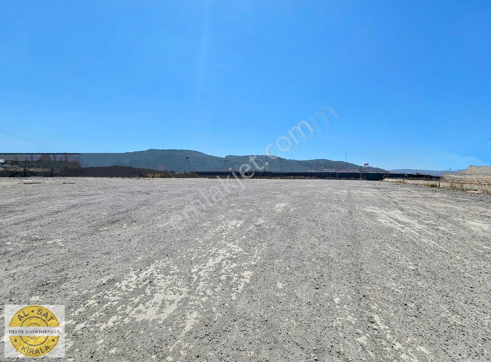 Bülent Ateşci'den 25000 M2 Bacalı Bacasız Sanayi İmarlı Arsa