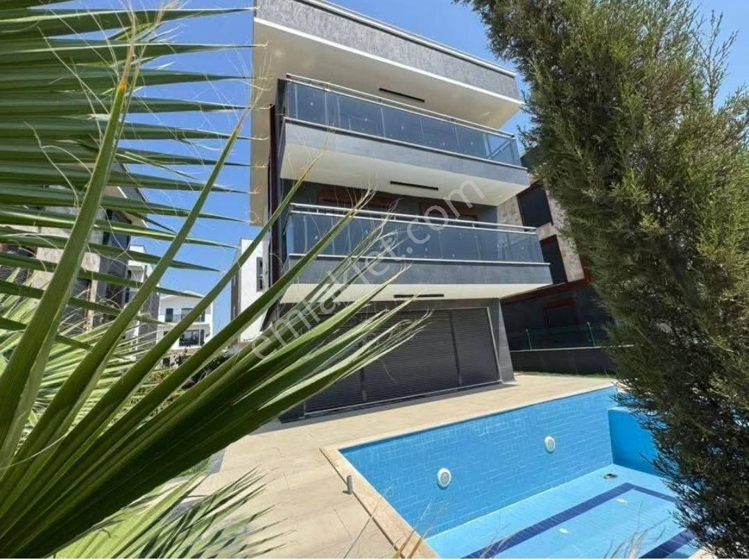 Kuşadası Davutlar'da 5+1 Özel Havuzlu 00 Satılık Villa - Görsel 2