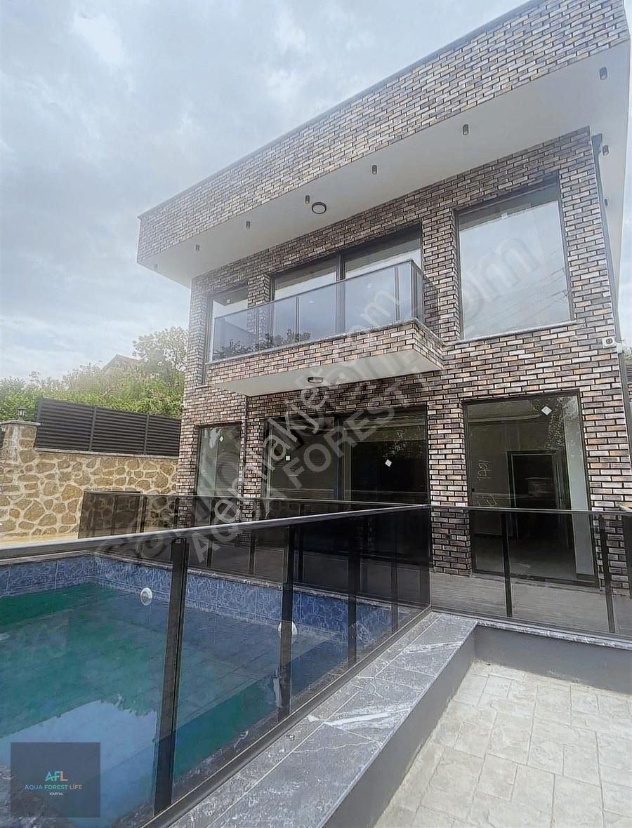 Gölcük Değirmendere'de Deniz Manzaralı 3+1 Sıfır Kiralık Villa