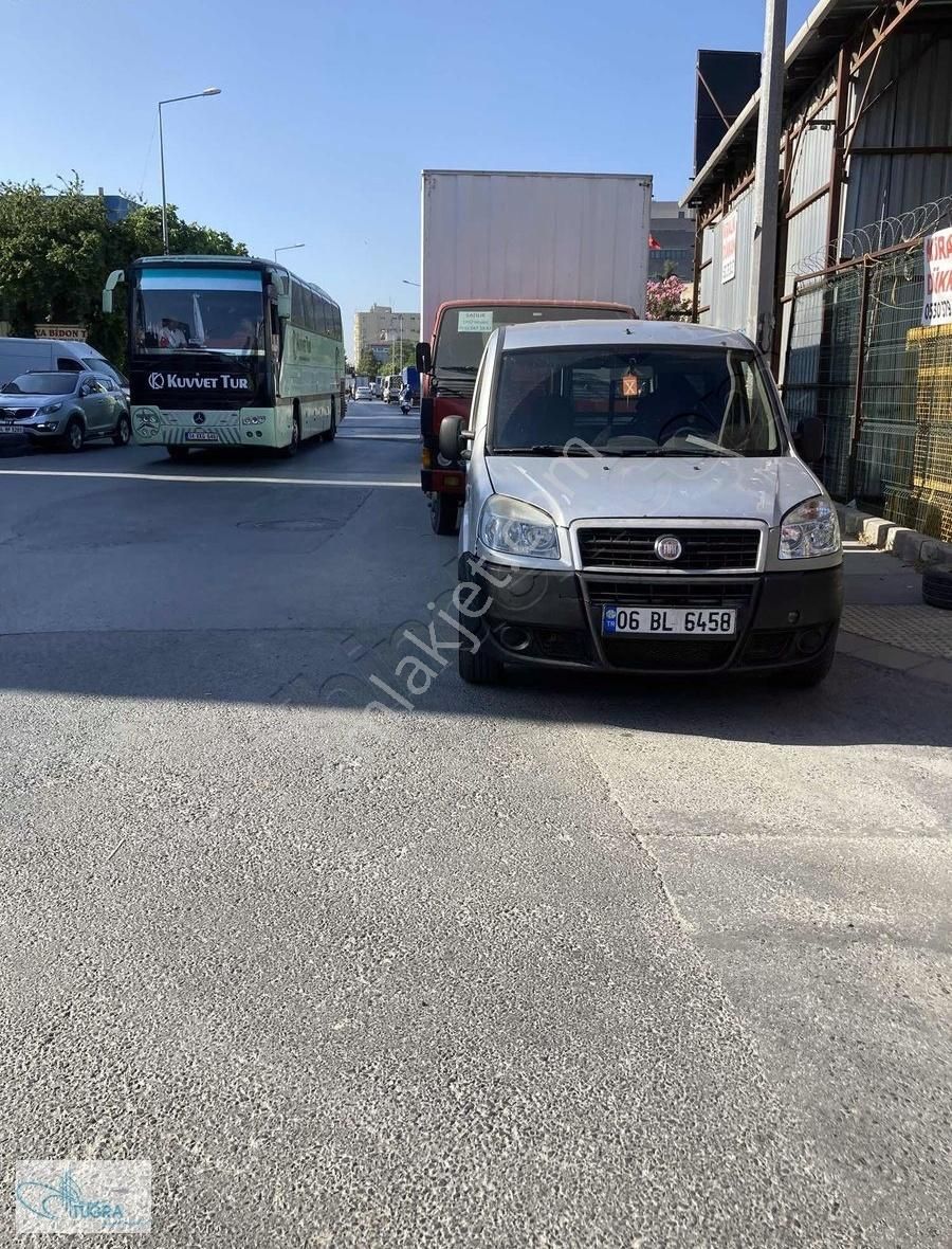 İkitelli Dereboyu Cad De 150m2 Düzgiriş H.5m 70 000tl Acil Kira