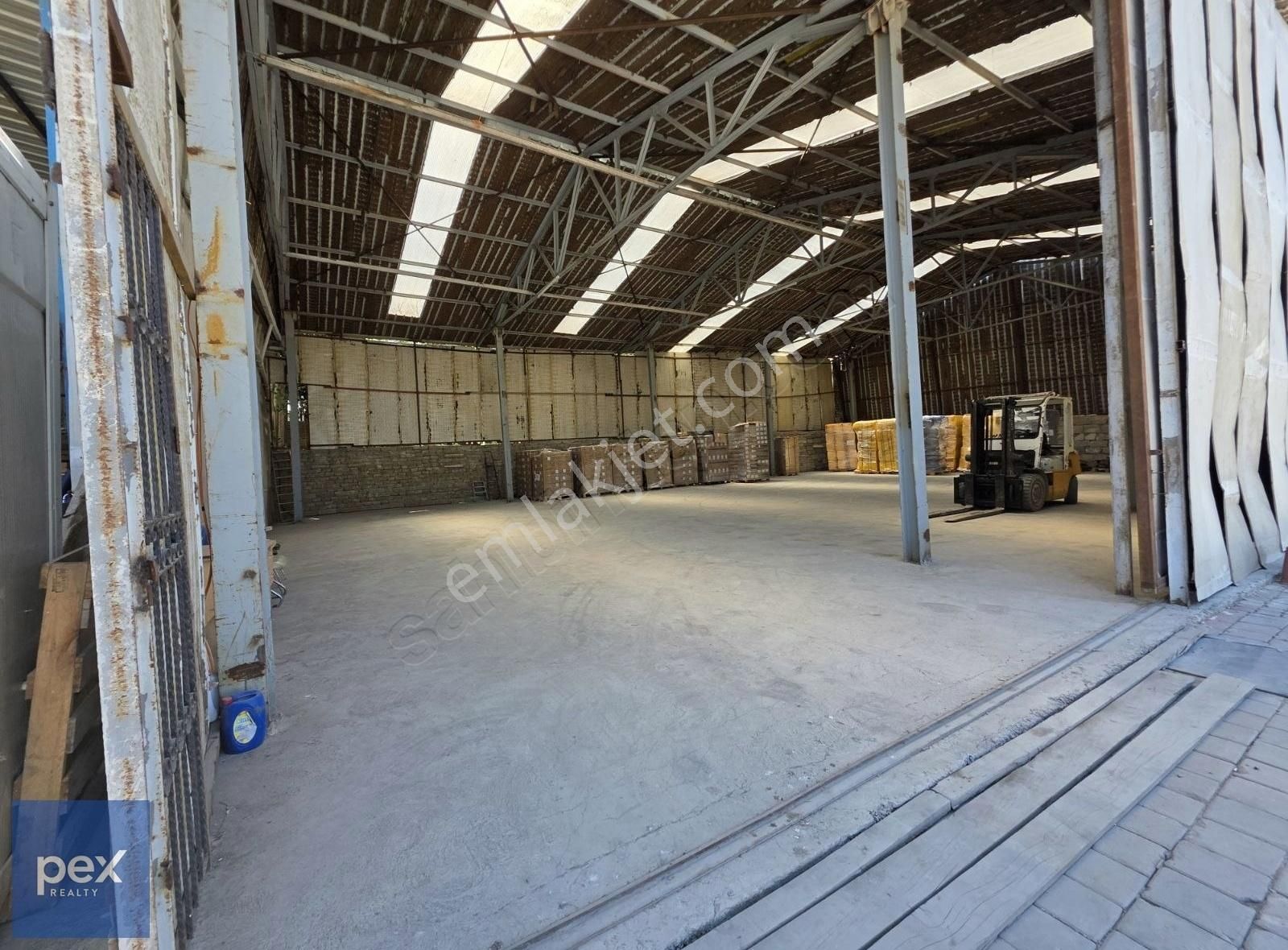 Merkezi Lokasyonda İmalata Depolamaya Uygun 460 M² İşyeri