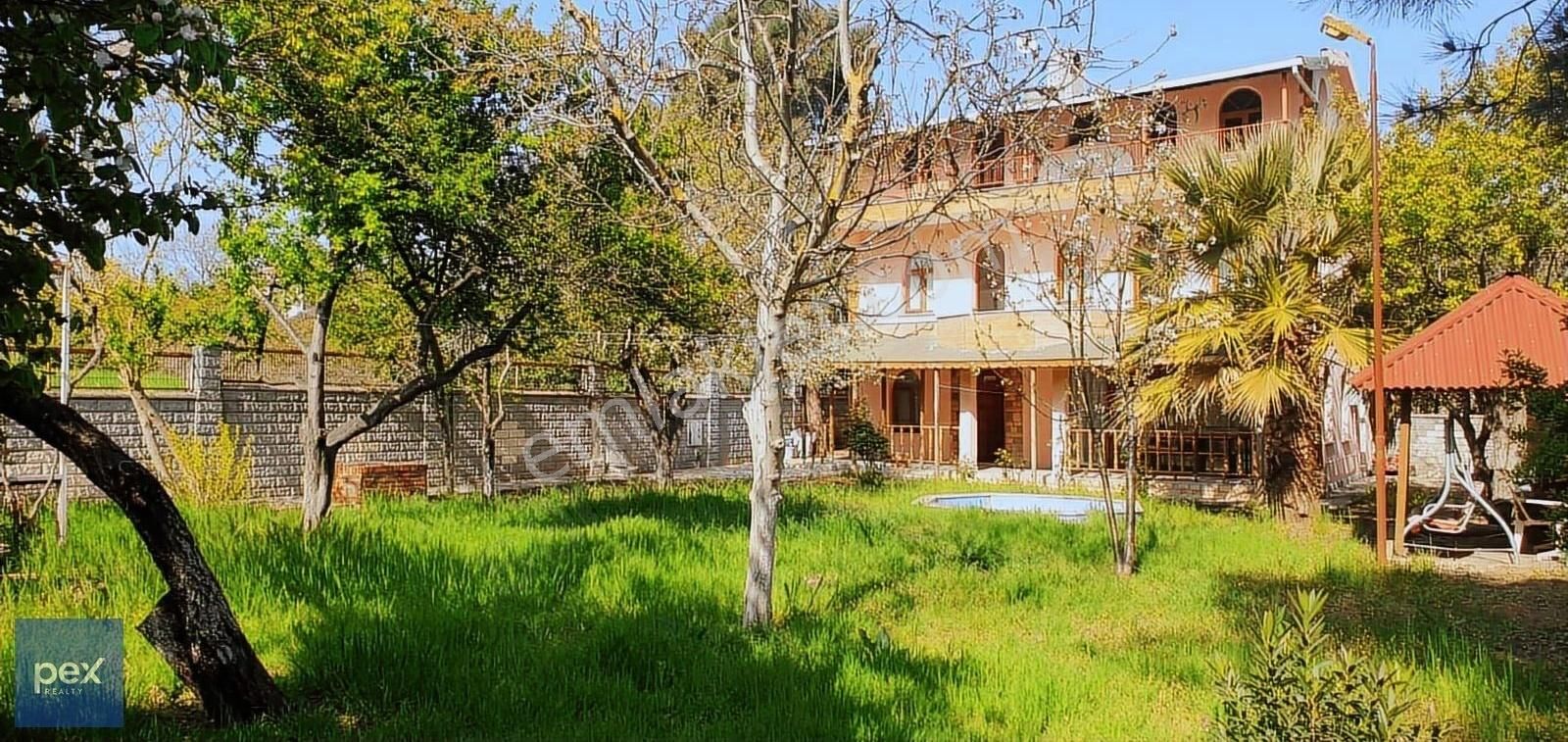 Silivri Hürriyet Bağlar Mevkiinde 3 Katlı Bahçeli Müstakil Villa