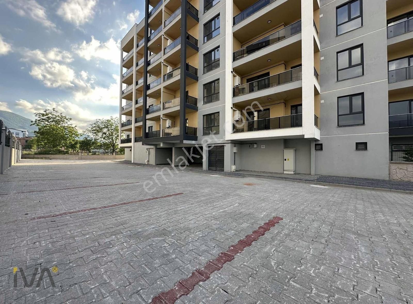 İva'dan Satılık Site İçi 2+1 Daire Çift Asansör Ebv Banyolu
