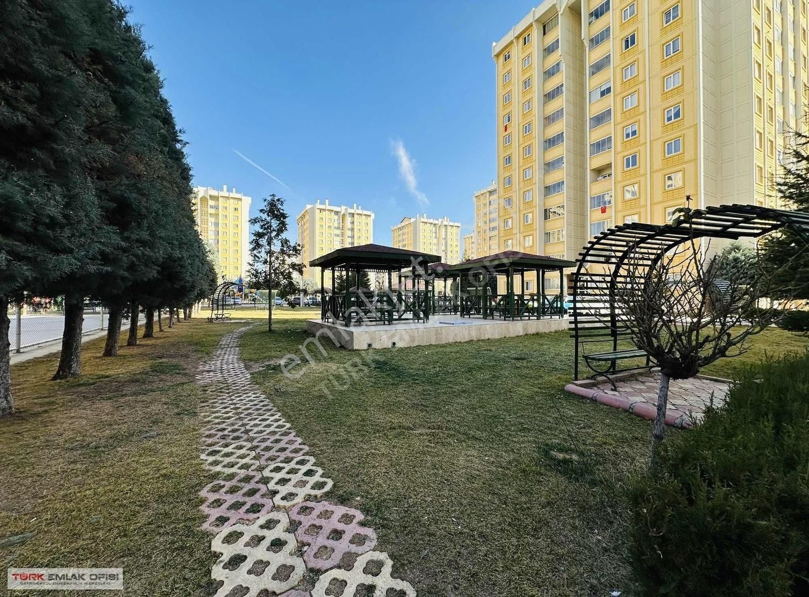 Yenikent Kardelende Bakımlı Çok Temiz Arakat 4+1 Satılık Daire