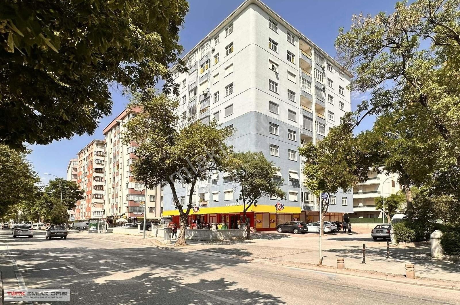 Ankara Caddesine Cepheli Arakat Manzaralı 4+1 Satılık Daire