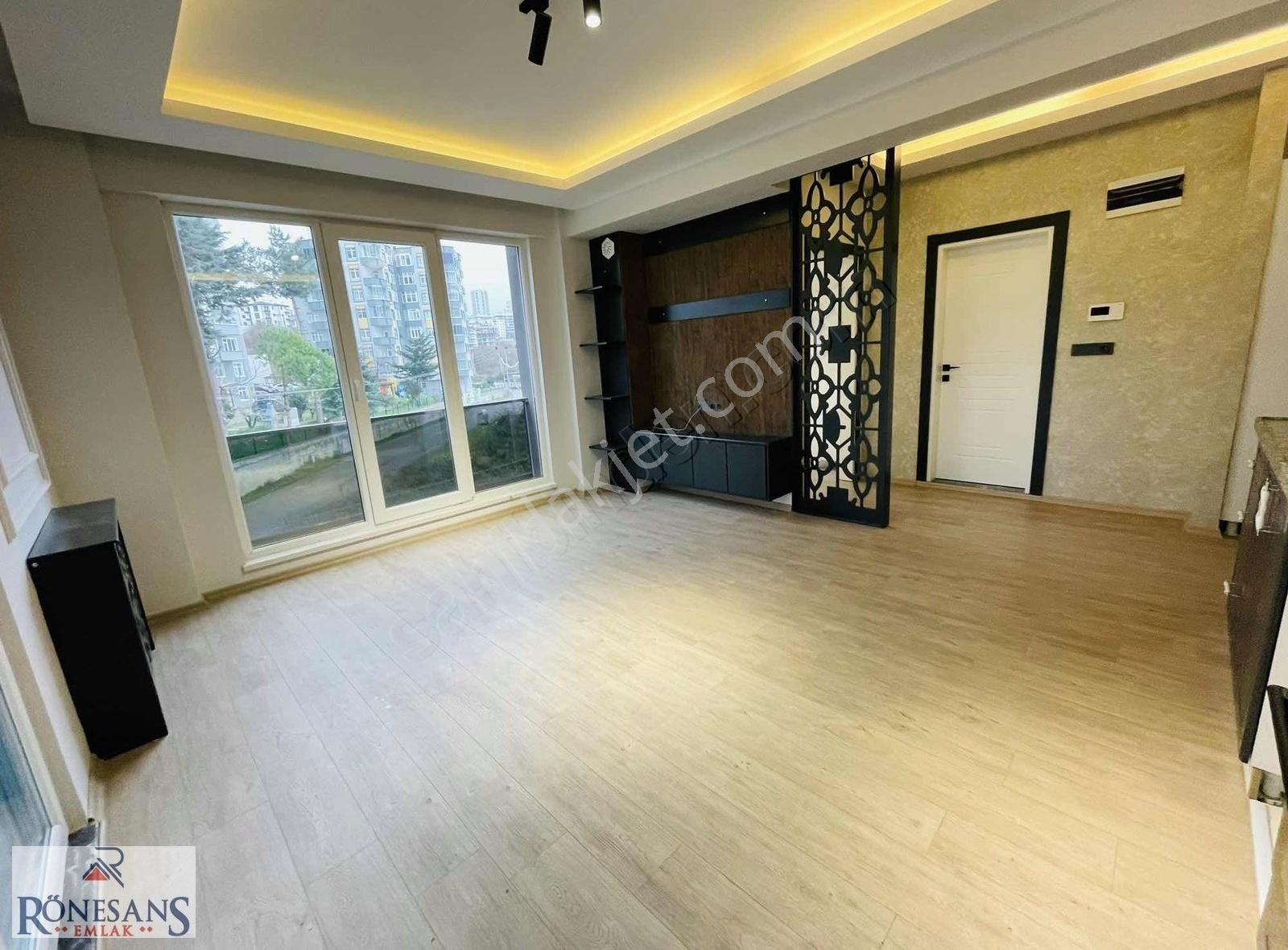 Rönesans Emlak'tan Özel Ulaşıma Yakın Kiralık 1+1