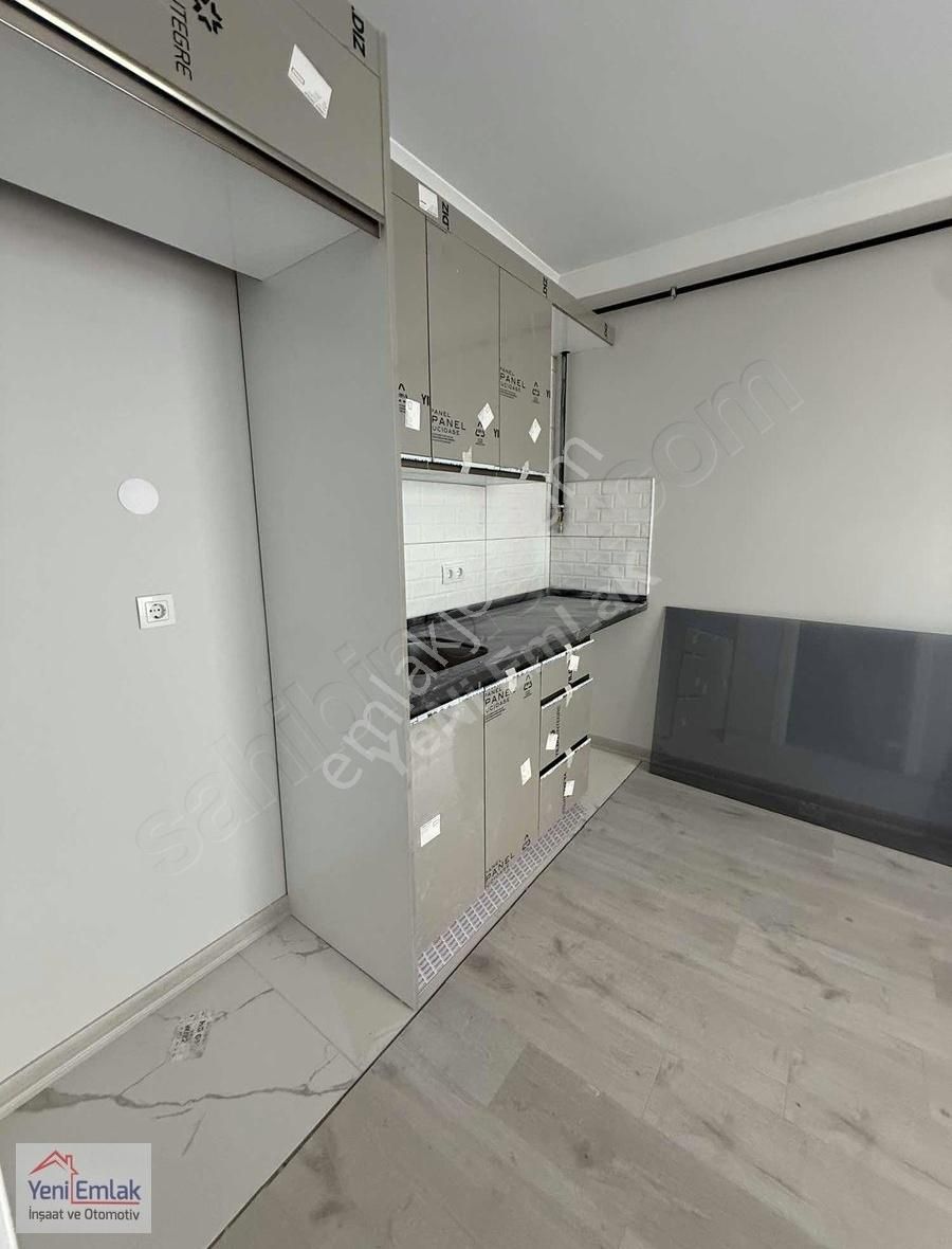 Yeni'den Kıbrıs Cad. Satılık Yatırımlık Ara Kat 2+1