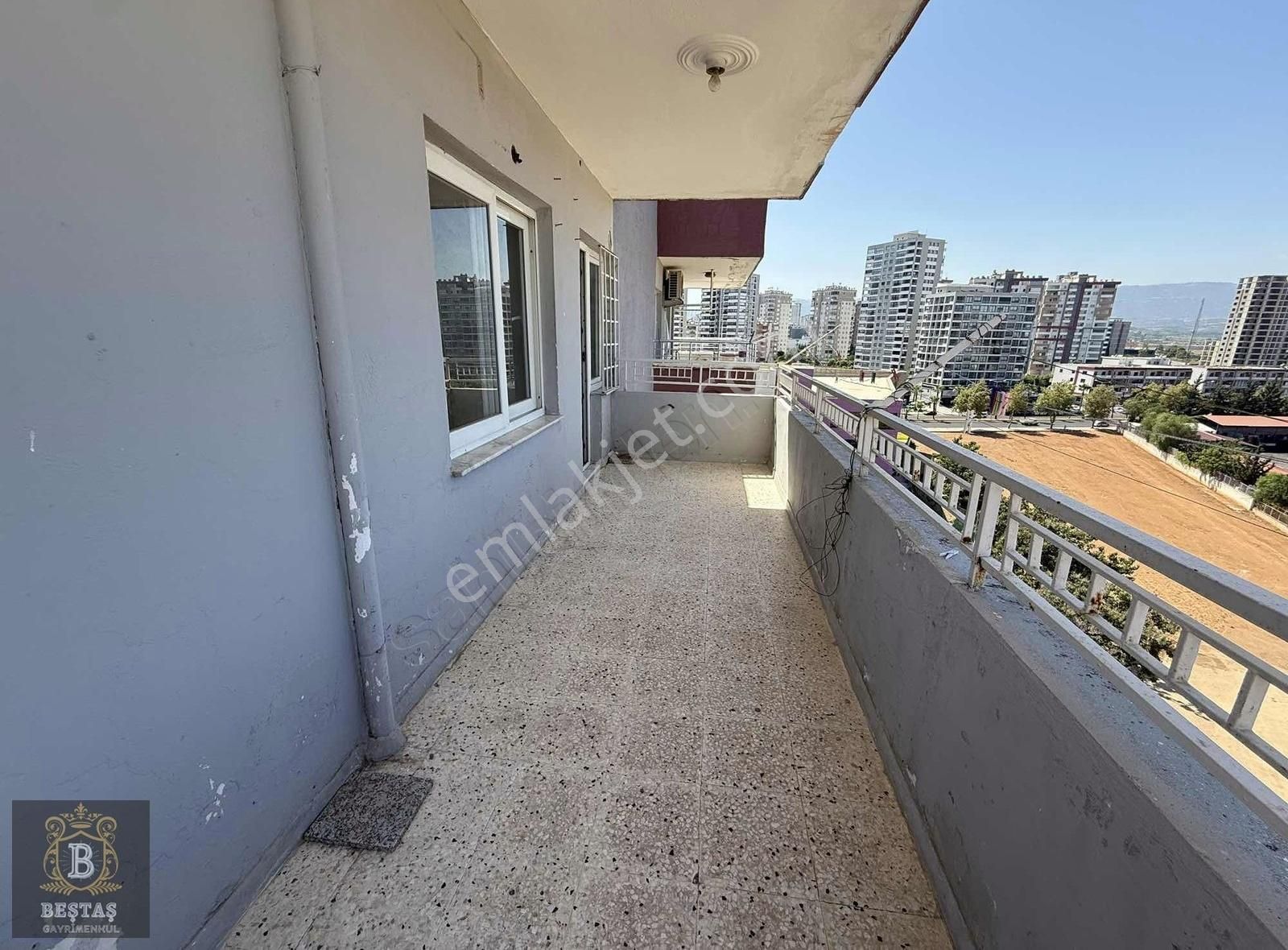 Beştaştan Hürriyette Otoparklı Ferah Yıllık Kiralık 3+1 Daire