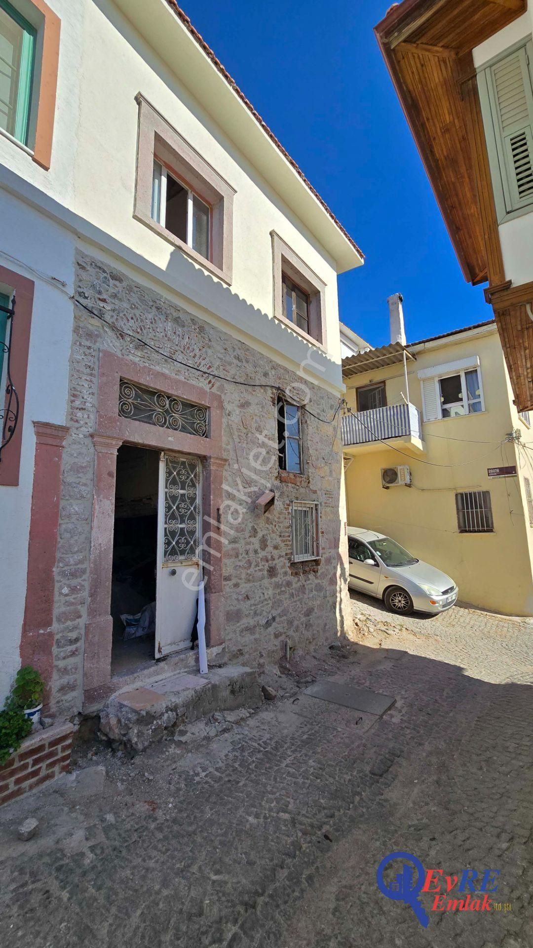 Evre Emlaktan Ayvalıkta Satılık Deniz Manzaralı 3+1 Müstakil Ev - Görsel 4