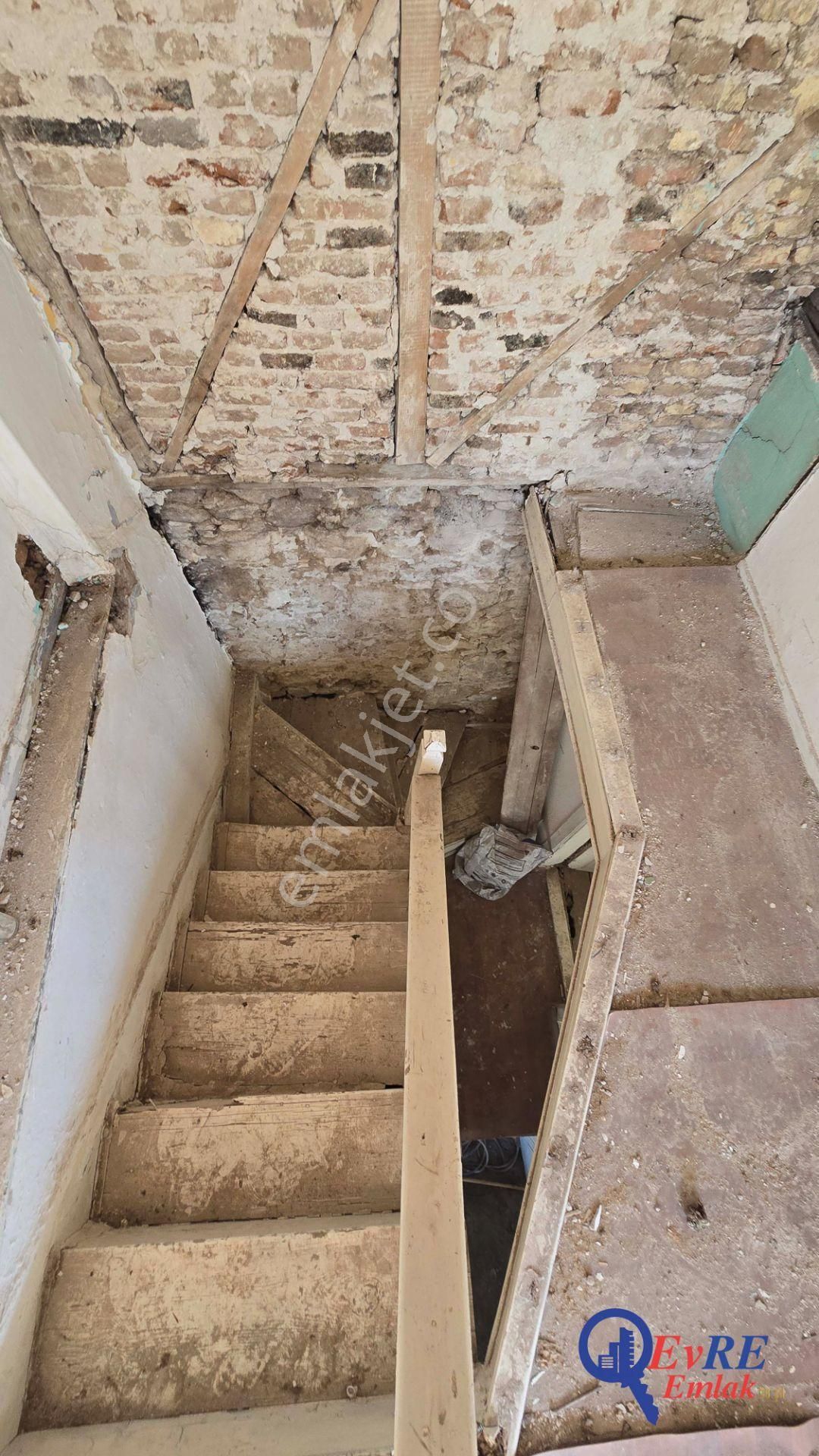 Evre Emlaktan Ayvalıkta Satılık Deniz Manzaralı 3+1 Müstakil Ev - Görsel 17