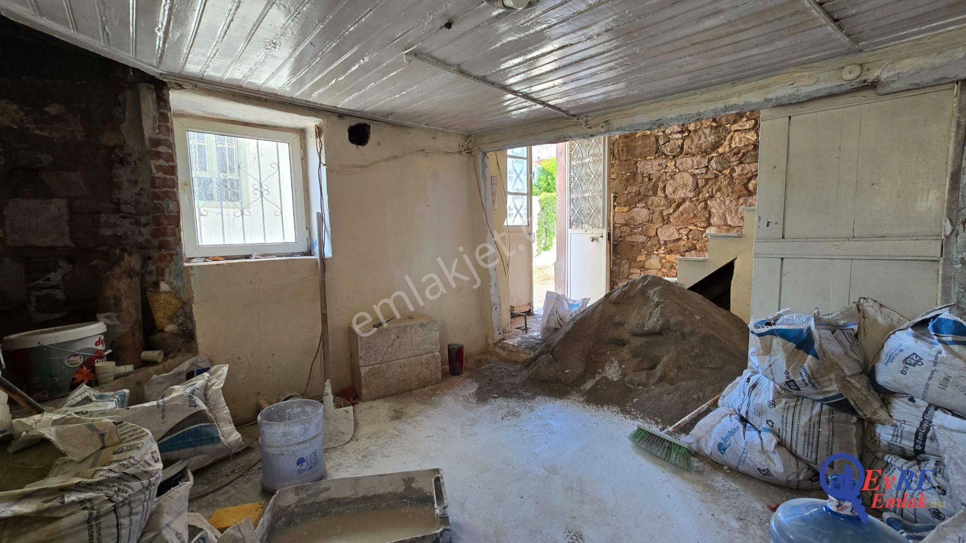 Evre Emlaktan Ayvalıkta Satılık Deniz Manzaralı 3+1 Müstakil Ev - Görsel 9