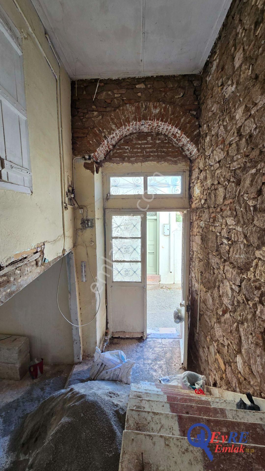 Evre Emlaktan Ayvalıkta Satılık Deniz Manzaralı 3+1 Müstakil Ev - Görsel 6