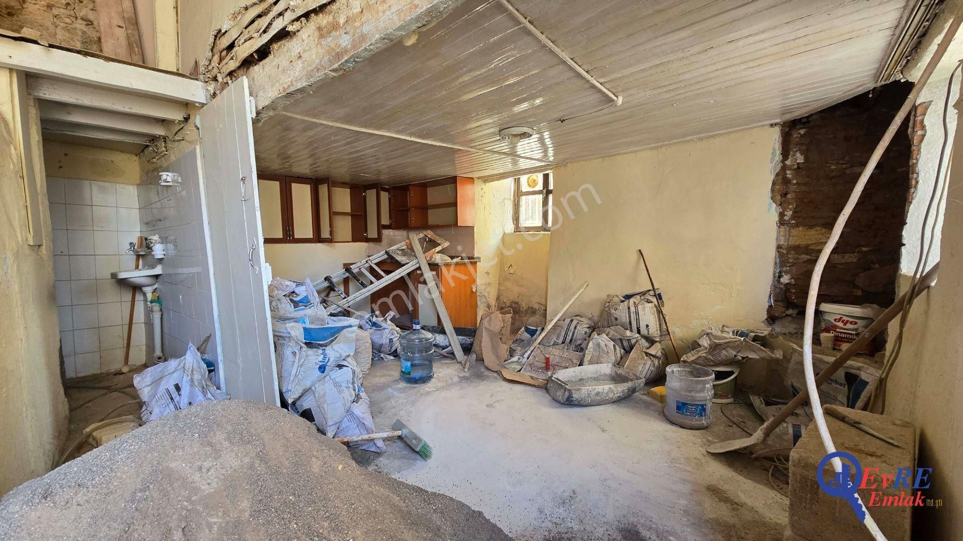 Evre Emlaktan Ayvalıkta Satılık Deniz Manzaralı 3+1 Müstakil Ev - Görsel 8