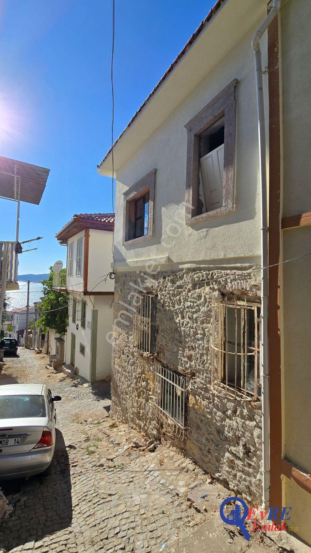 Evre Emlaktan Ayvalıkta Satılık Deniz Manzaralı 3+1 Müstakil Ev - Görsel 2