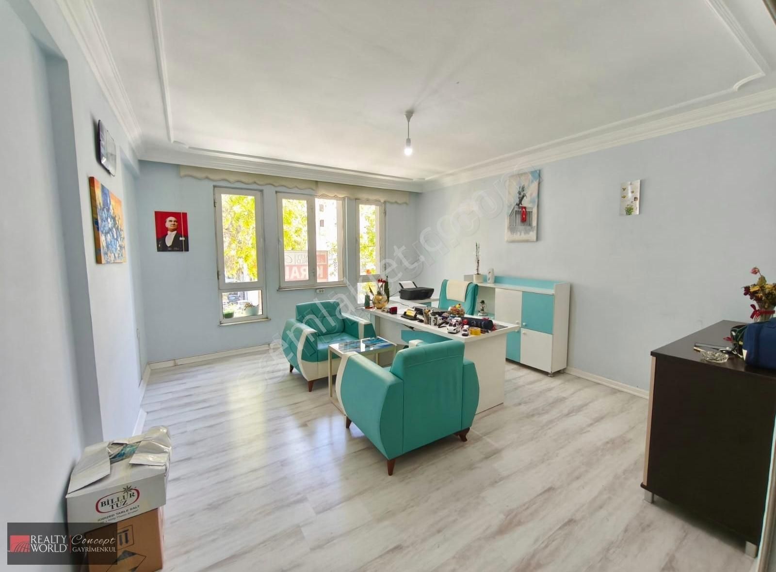Kiralık Güllük Caddesi Üzeri Katta Geniş 2+1.......