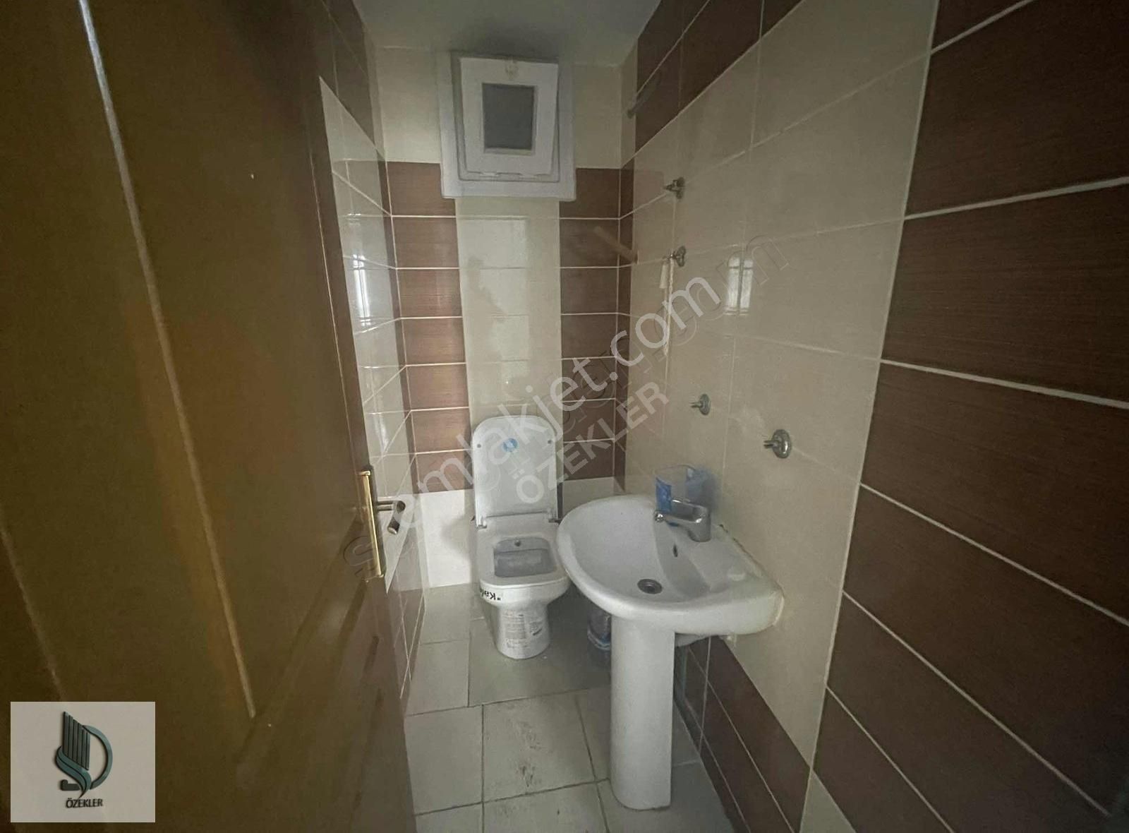 Yalova Adnan Menderes Mahalle 3 + 1 8yıllık Bina Kiralık Daire