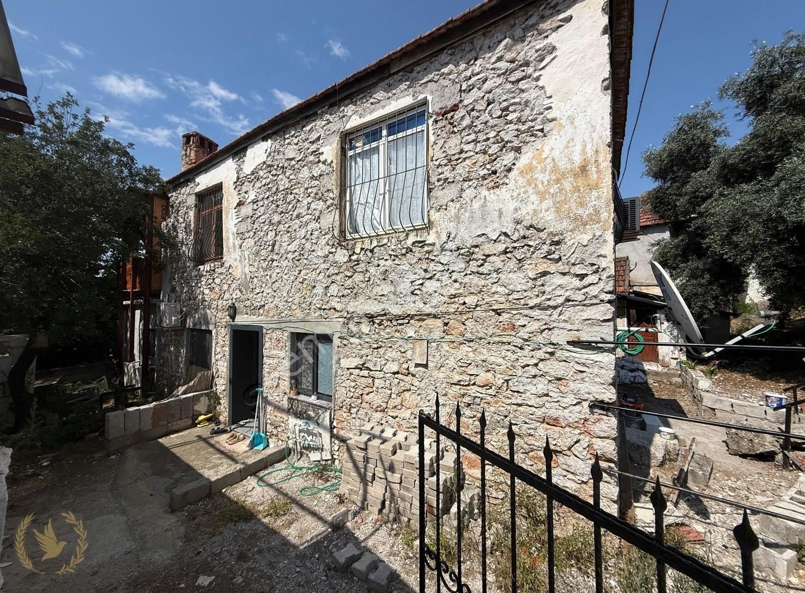 [antik Sarnıç'ta] Deniz Manzaralı 2 Katlı Taş Ev /106m2 Tapu