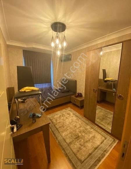 Aşıkveysel Caddesi 4+1 Satılık Daire 180 M2 Net Otopark Mevcut